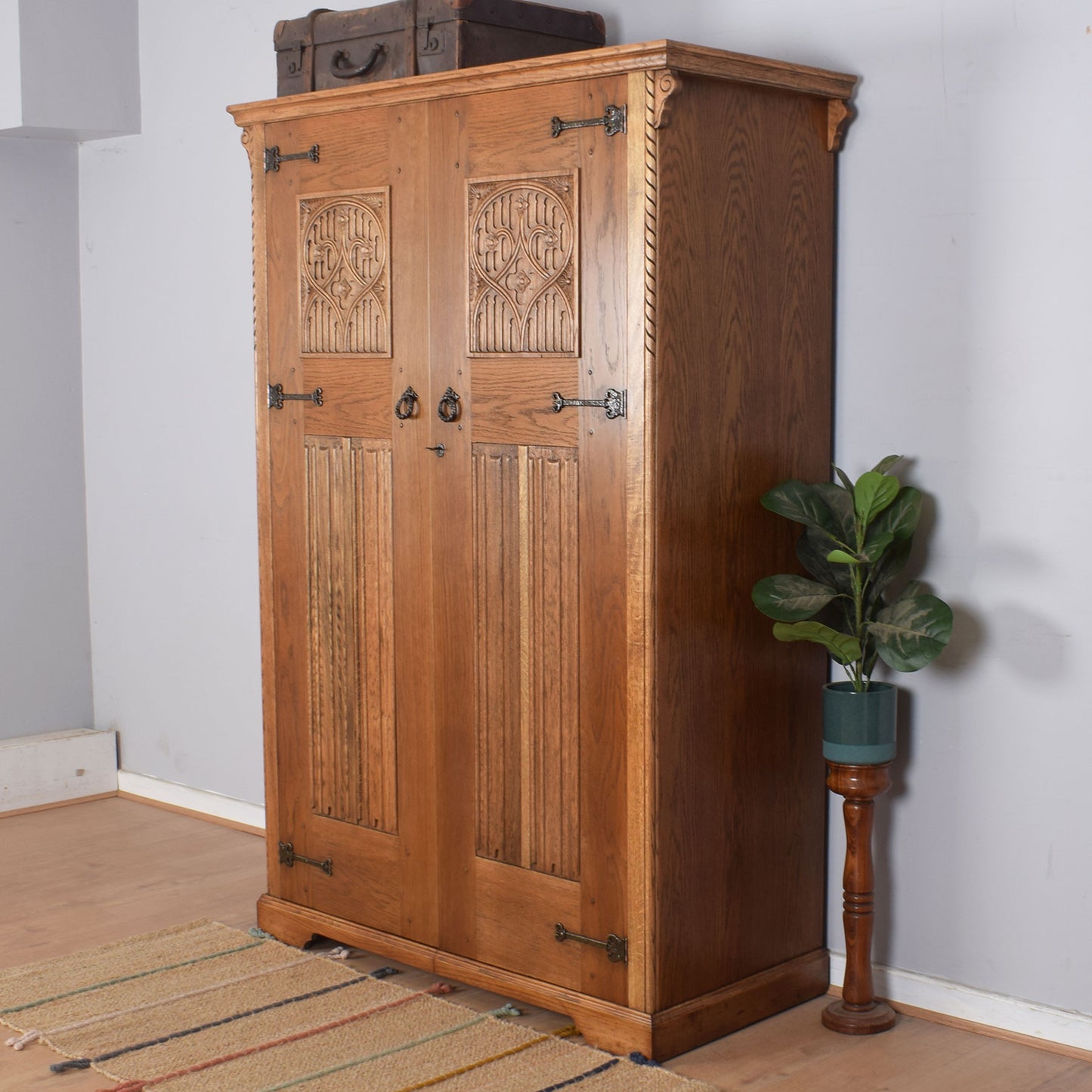 Oak Linenfold Double Wardrobe