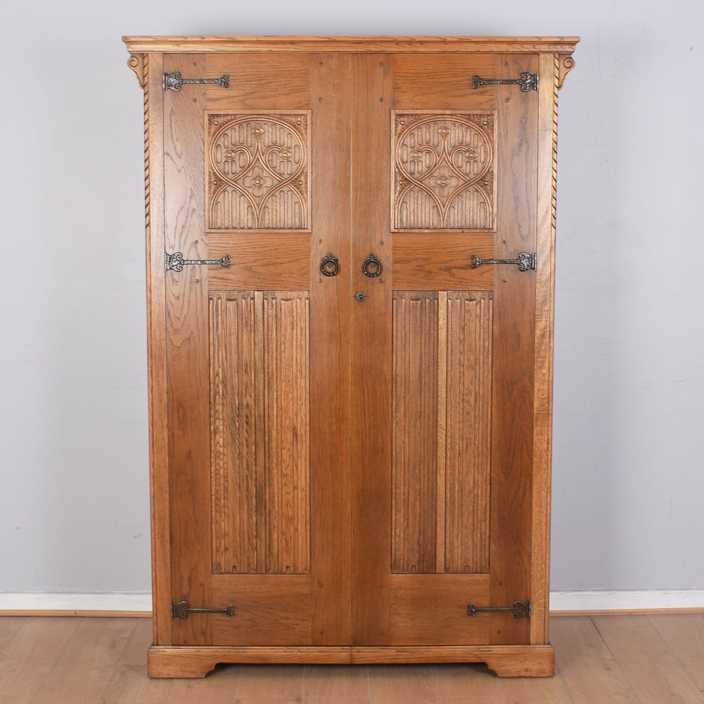 Oak Linenfold Double Wardrobe