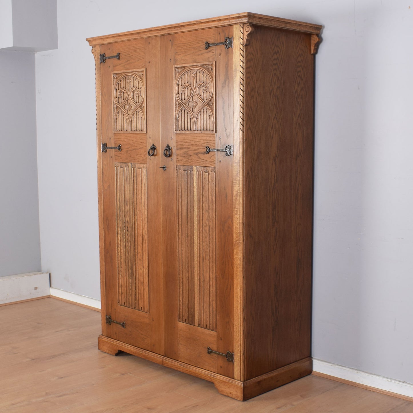 Oak Linenfold Double Wardrobe