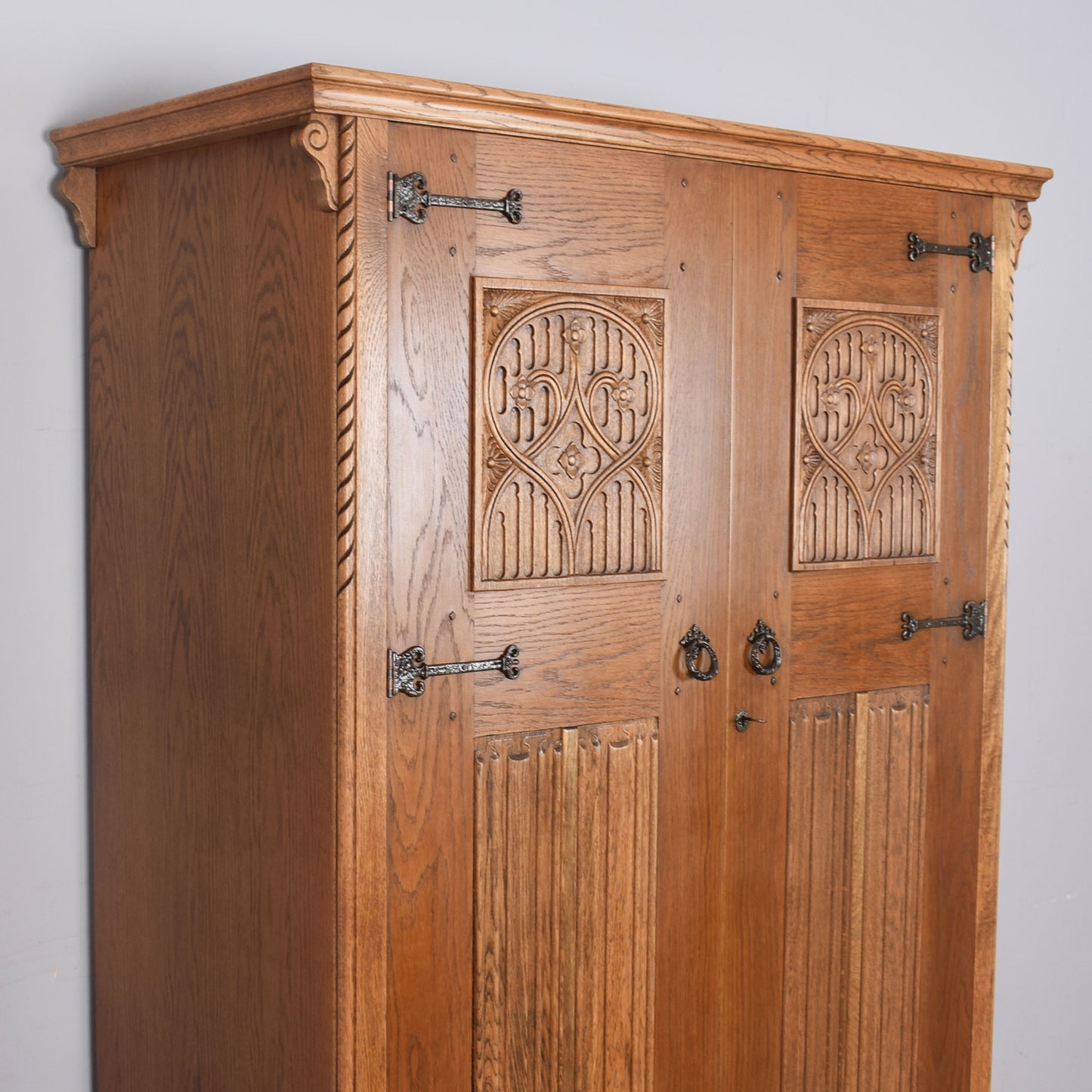 Oak Linenfold Double Wardrobe