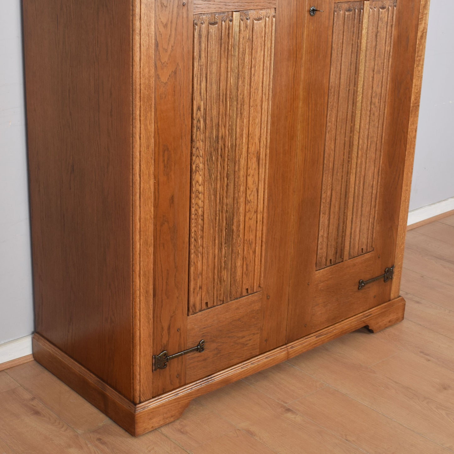 Oak Linenfold Double Wardrobe