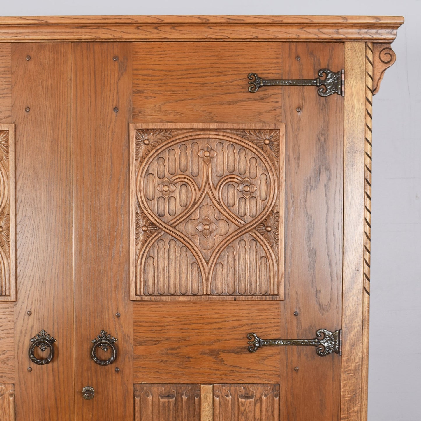 Oak Linenfold Double Wardrobe