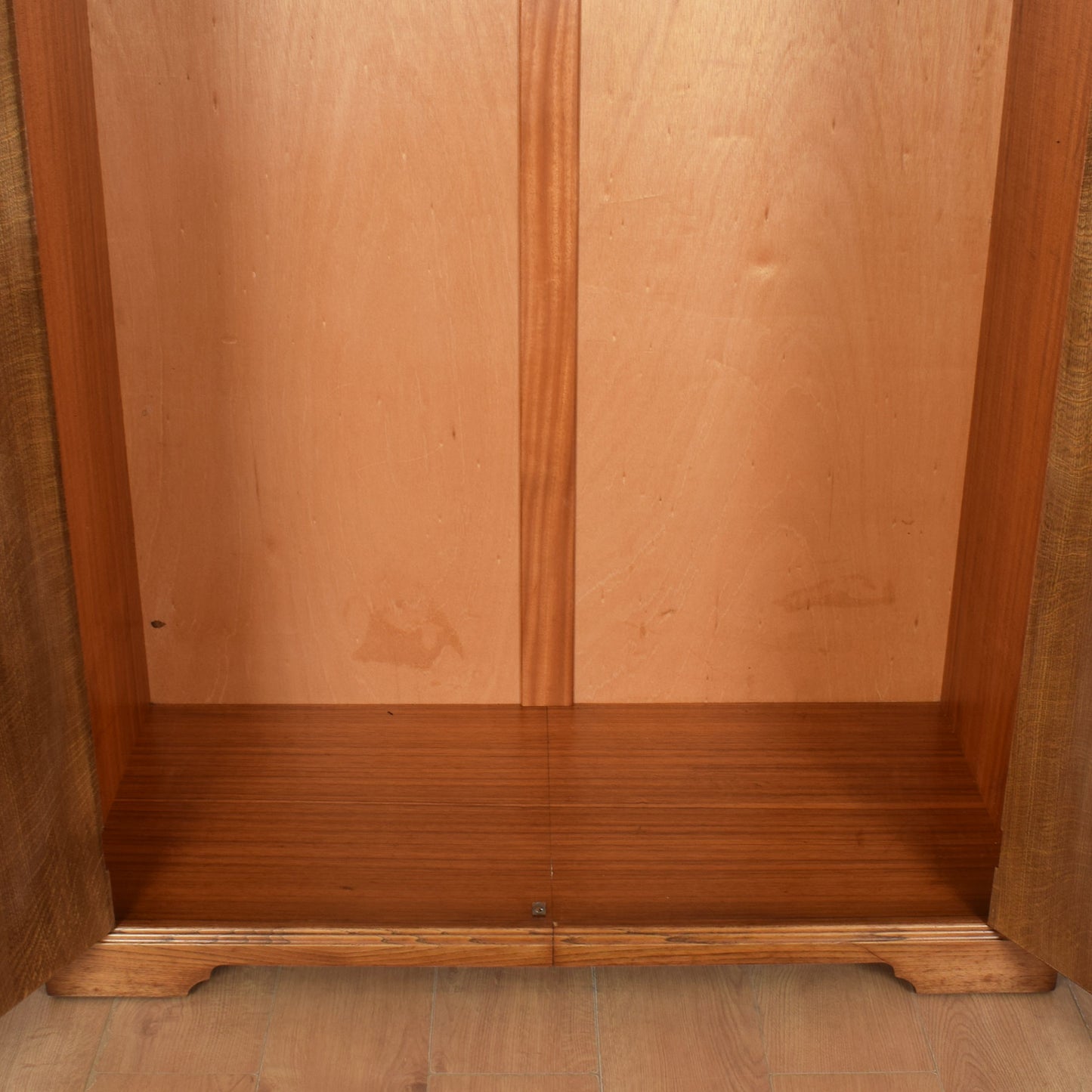 Oak Linenfold Double Wardrobe