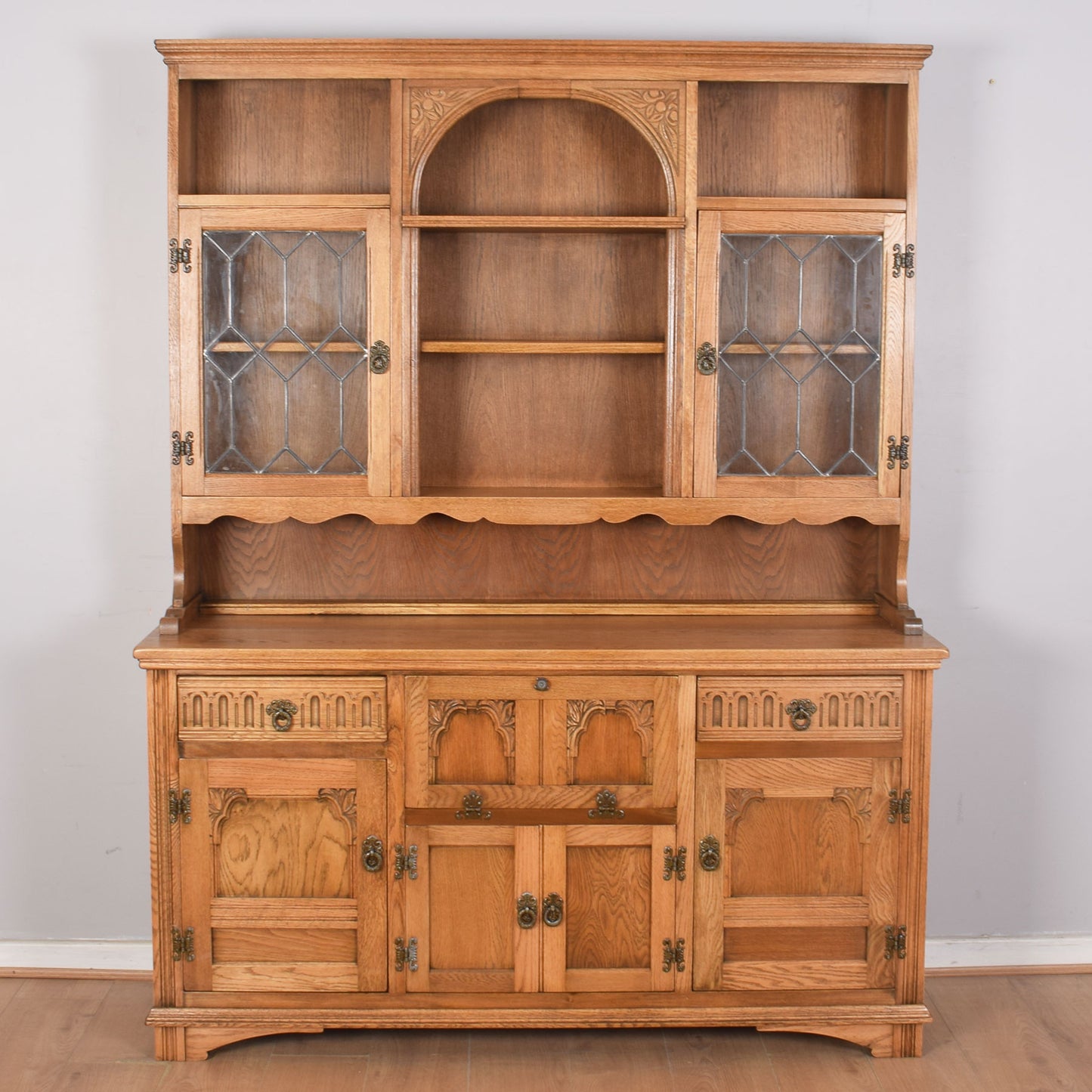 Old Charm Dresser with Drinks Cabinet