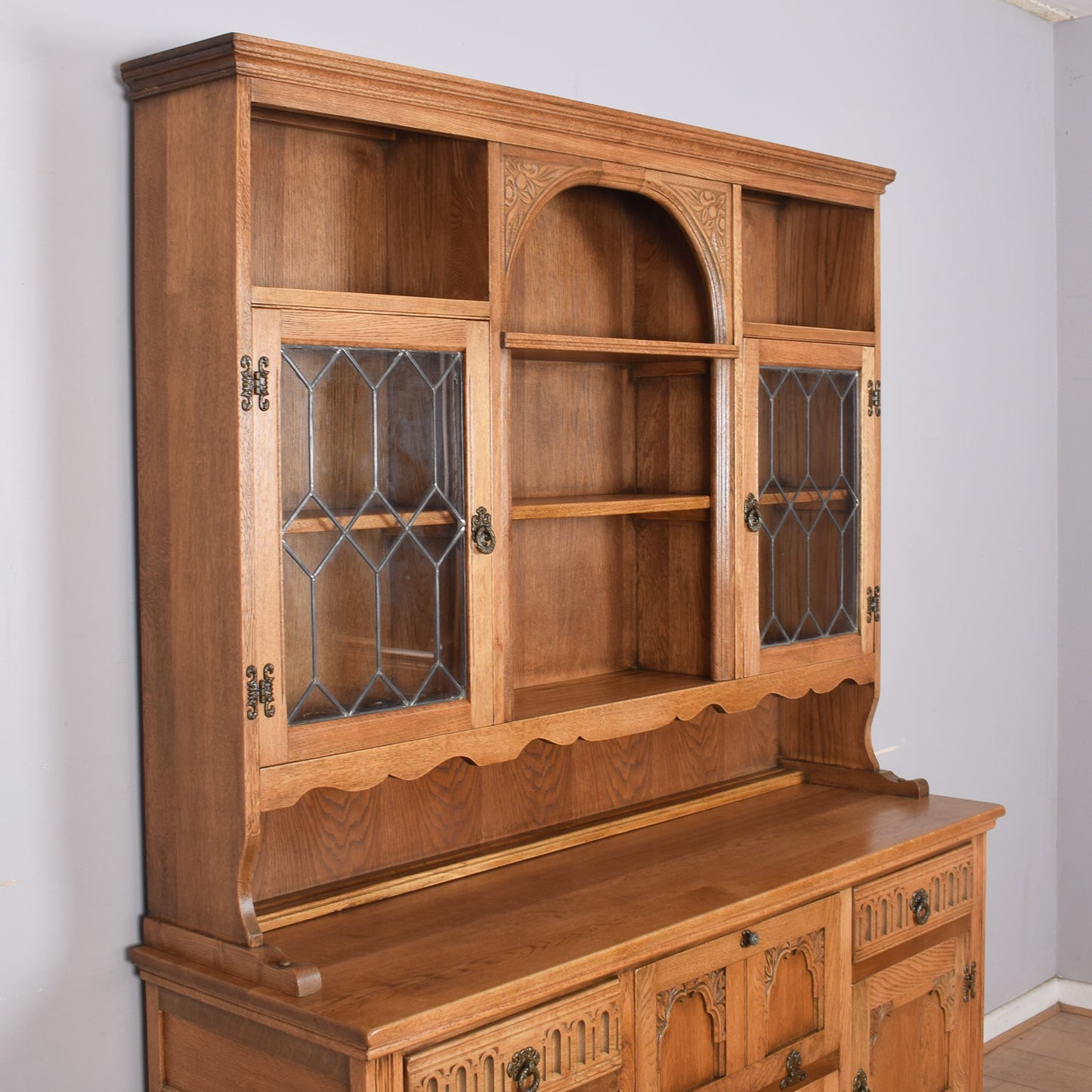 Old Charm Dresser with Drinks Cabinet