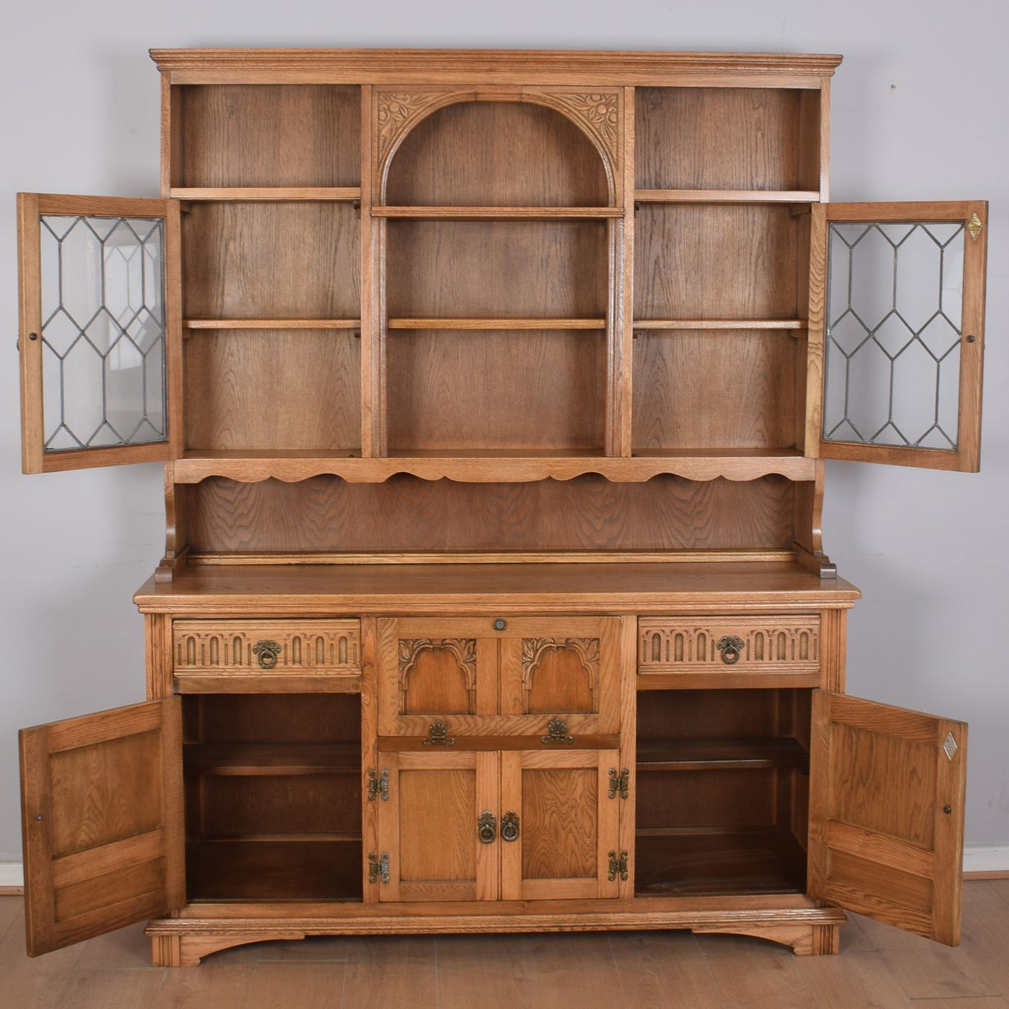 Old Charm Dresser with Drinks Cabinet