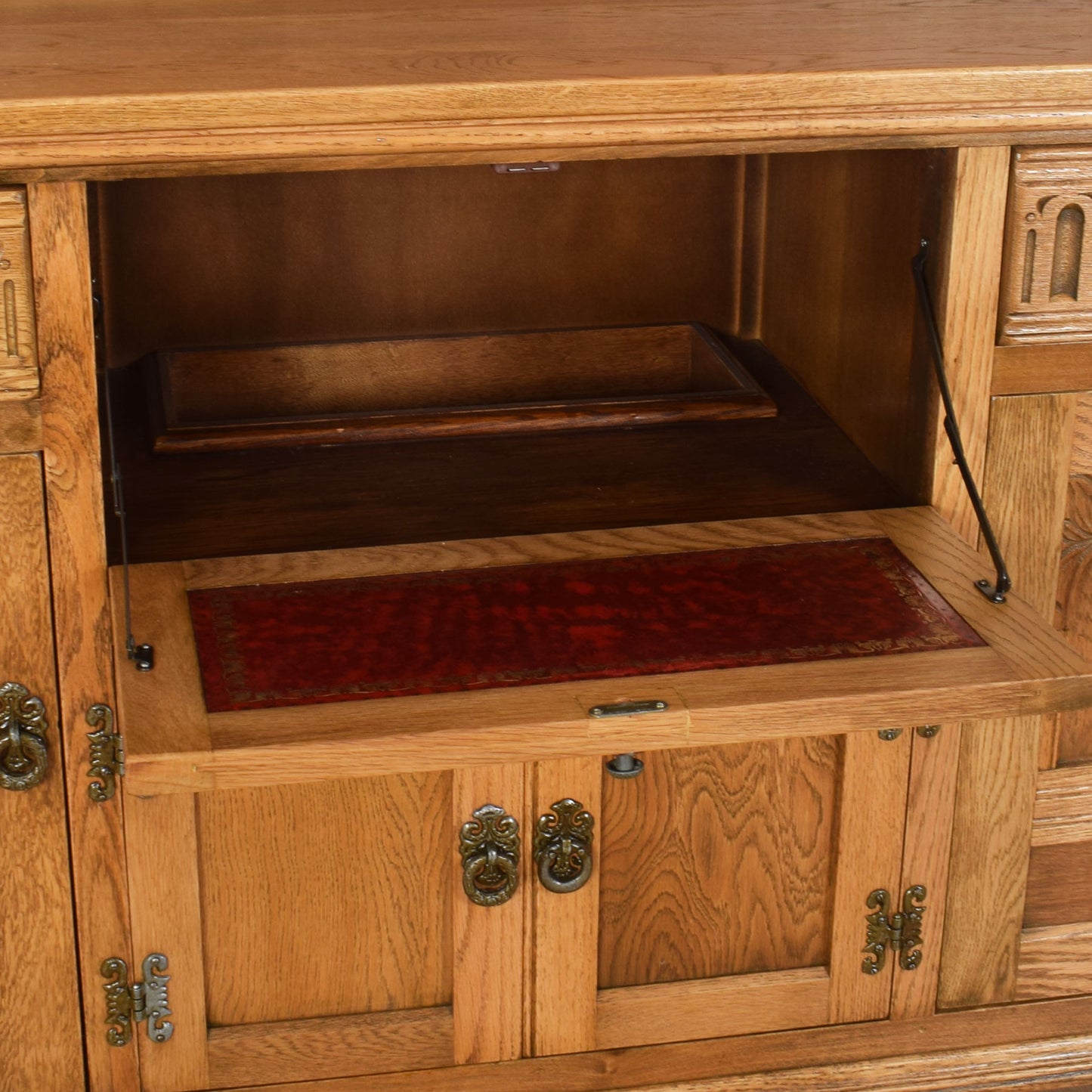 Old Charm Dresser with Drinks Cabinet