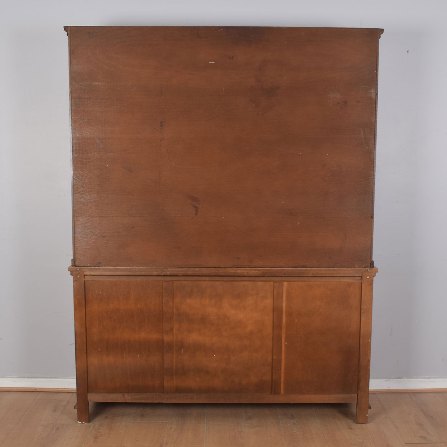 Old Charm Dresser with Drinks Cabinet