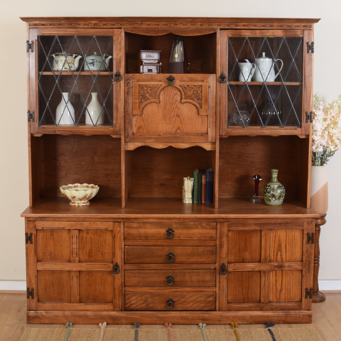 Old Charm Dresser Diplay Unit