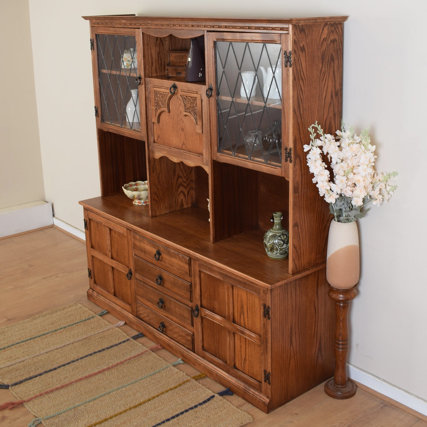 Old Charm Dresser Diplay Unit