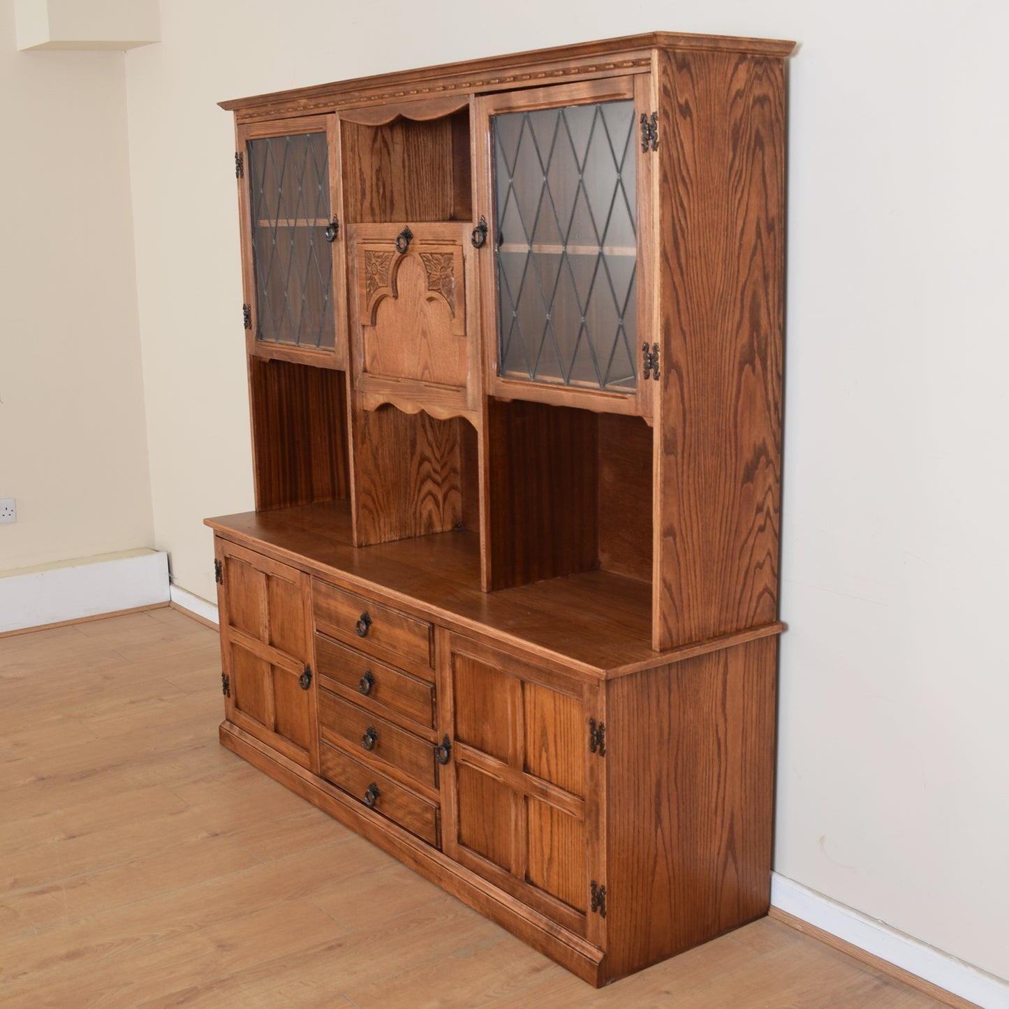 Old Charm Dresser Diplay Unit