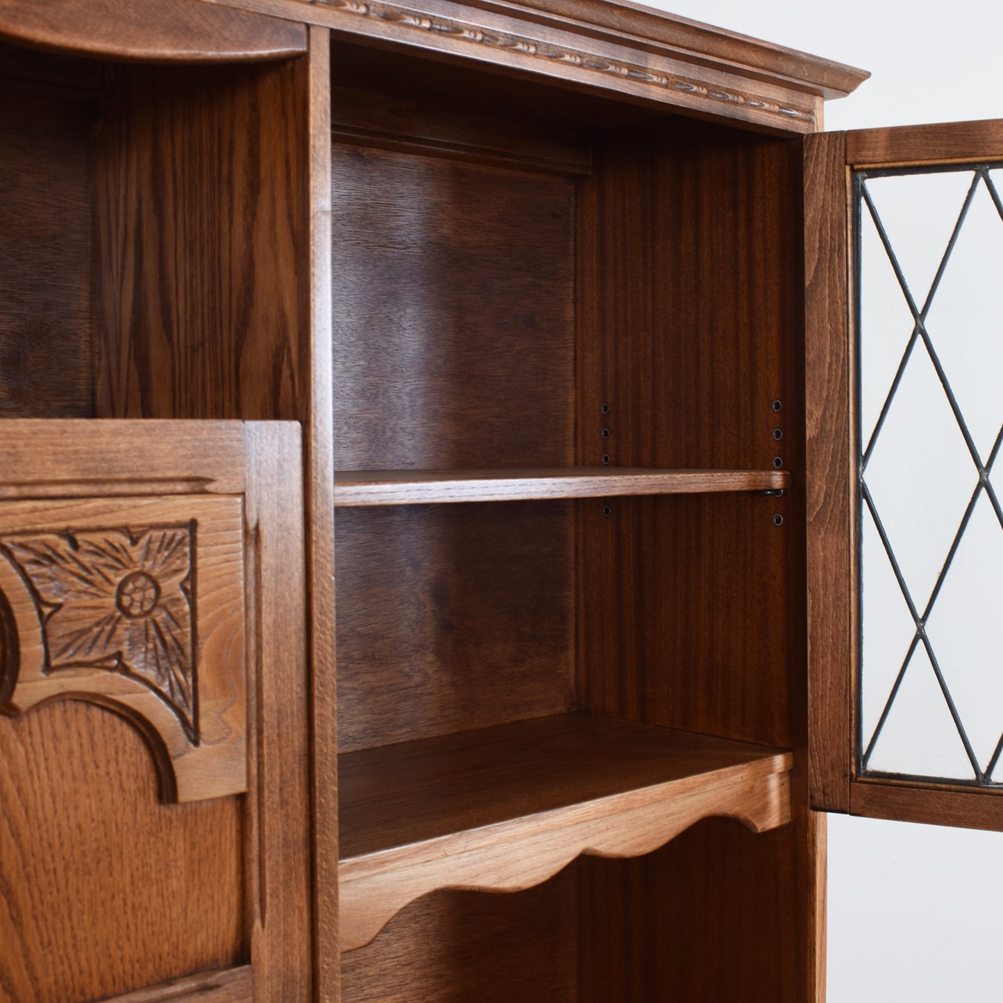 Old Charm Dresser Diplay Unit