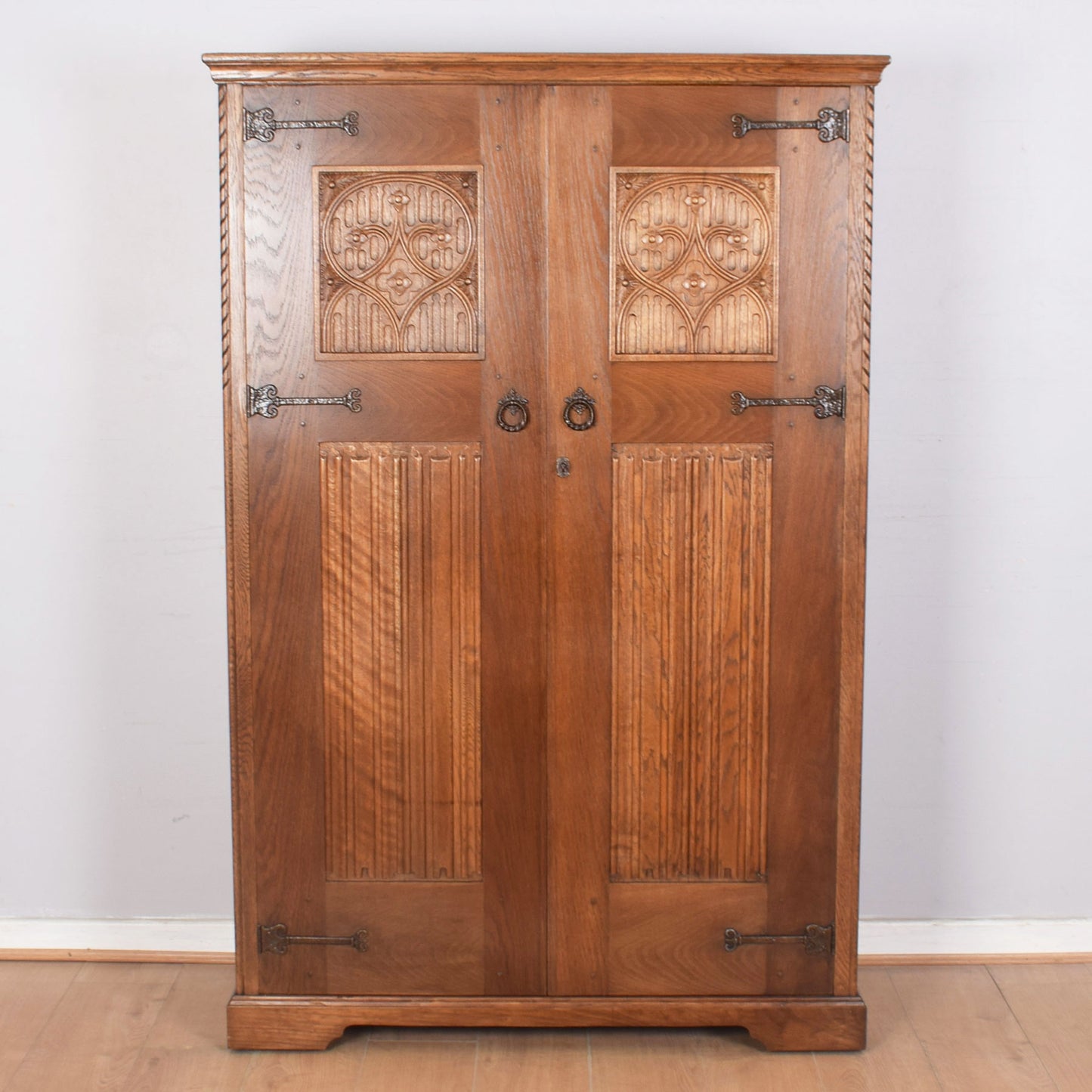 Oak Linenfold Gents Wardrobe