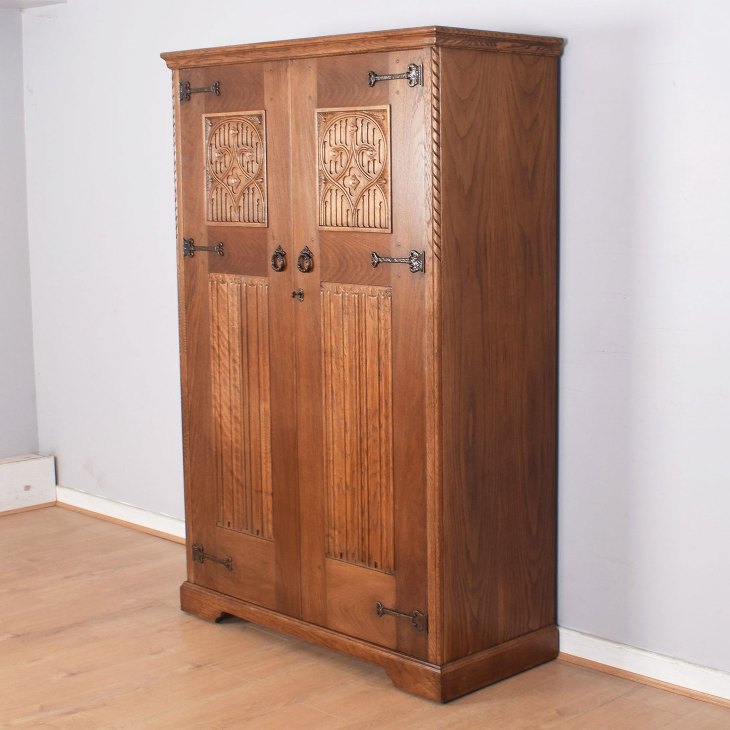 Oak Linenfold Gents Wardrobe