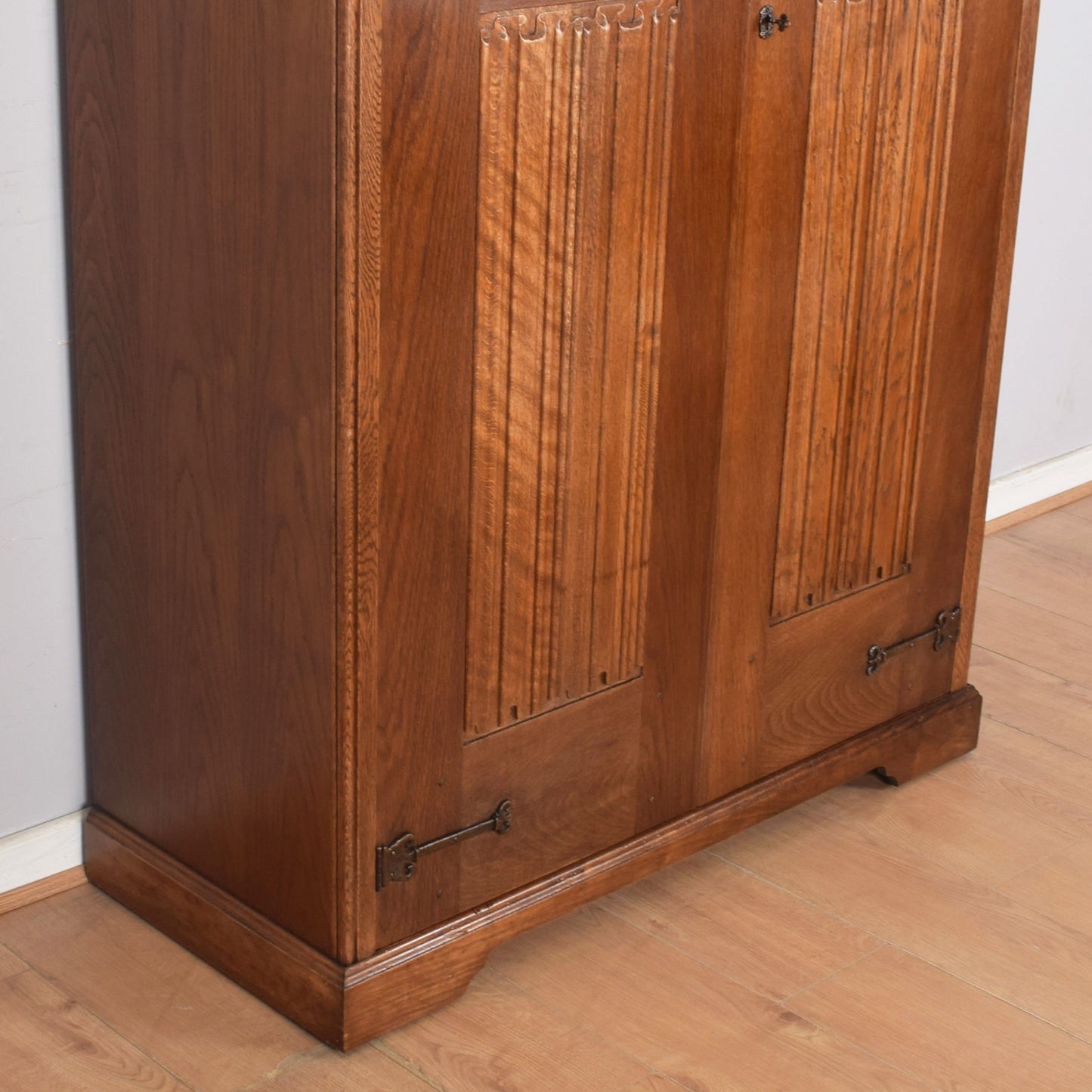 Oak Linenfold Gents Wardrobe