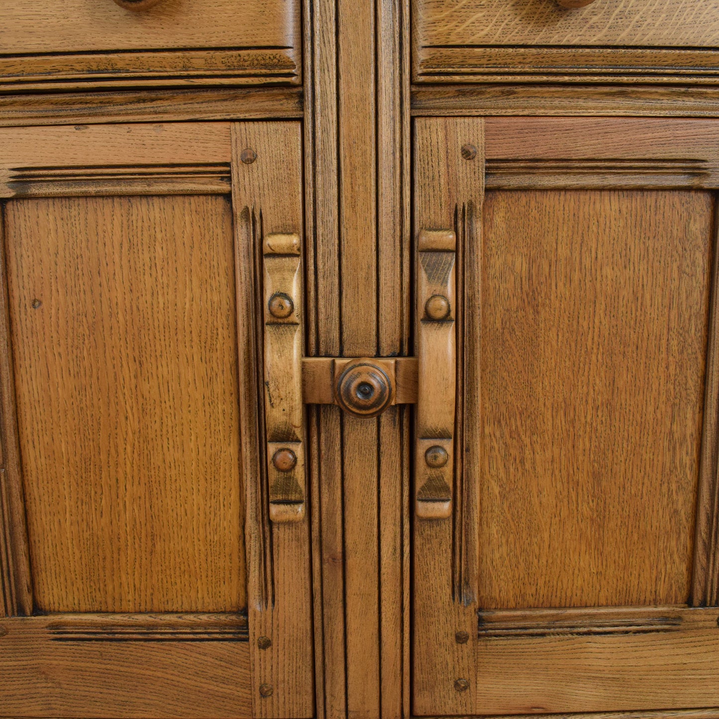 Ercol 'Old Colonial' Court Cabinet