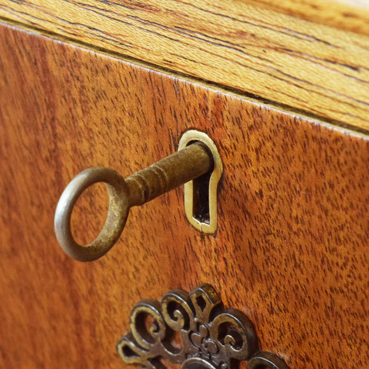 Flamed Mahogany Chest of Drawers
