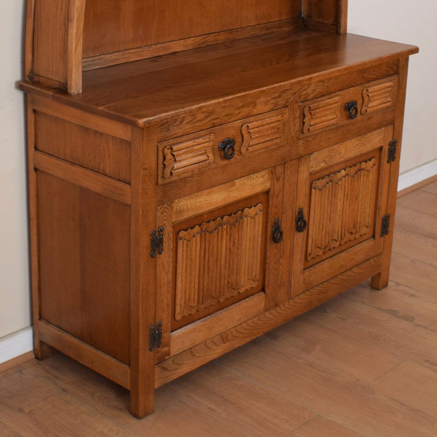 Old Charm Dresser