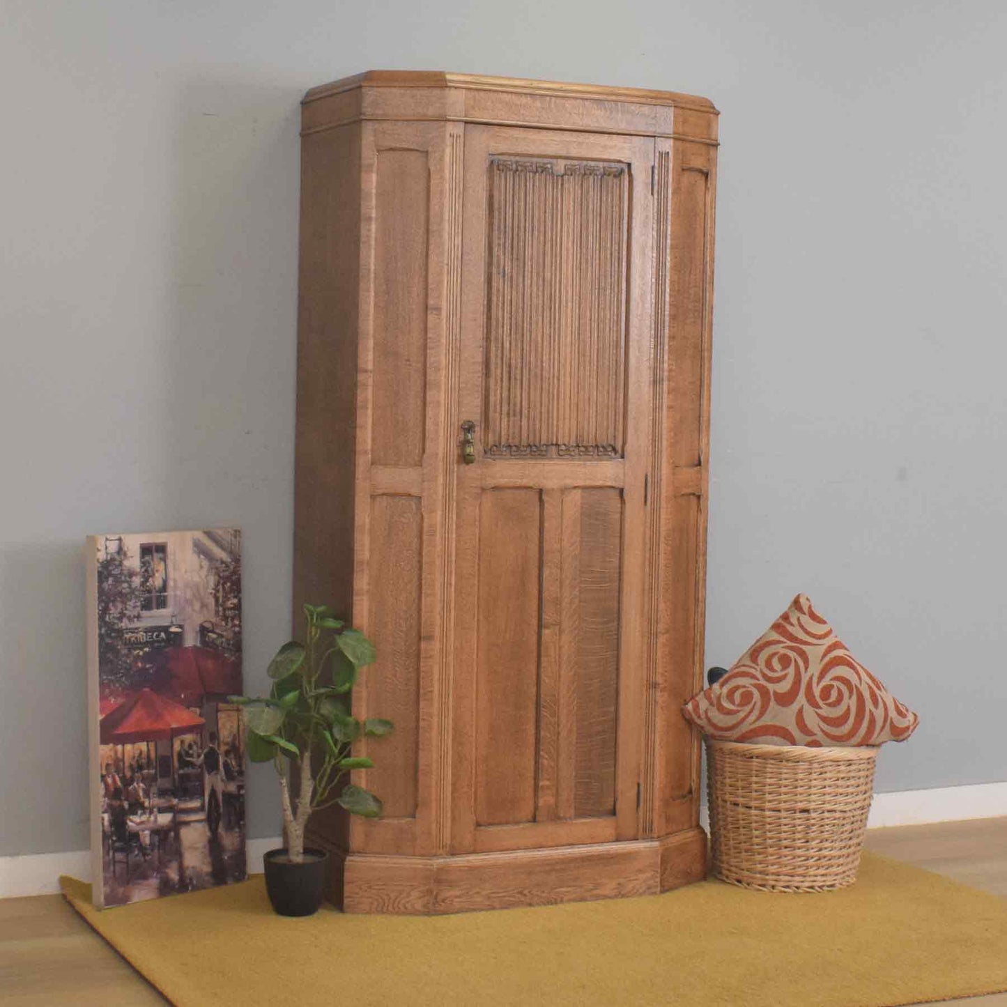 Linenfold Oak Hallrobe