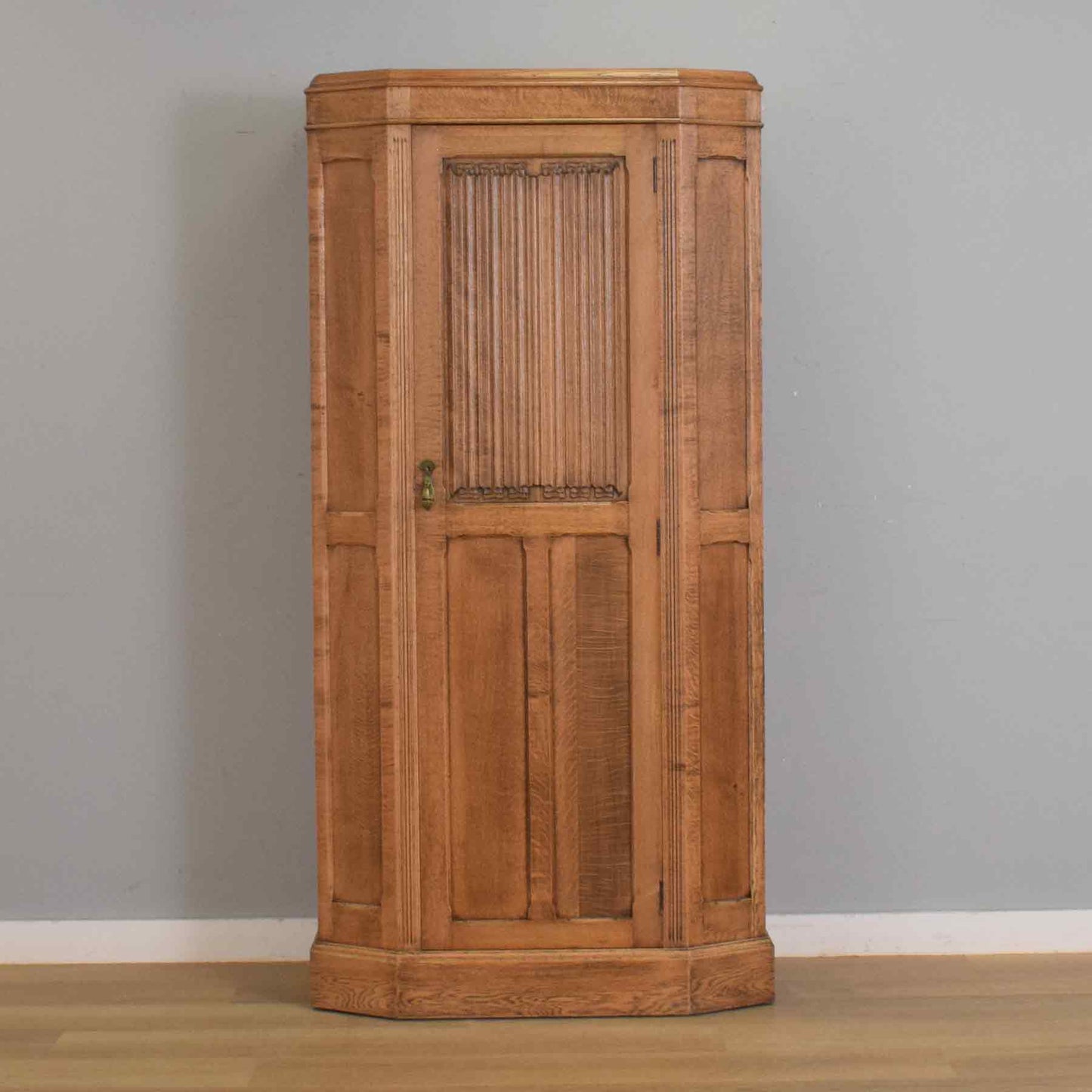 Linenfold Oak Hallrobe