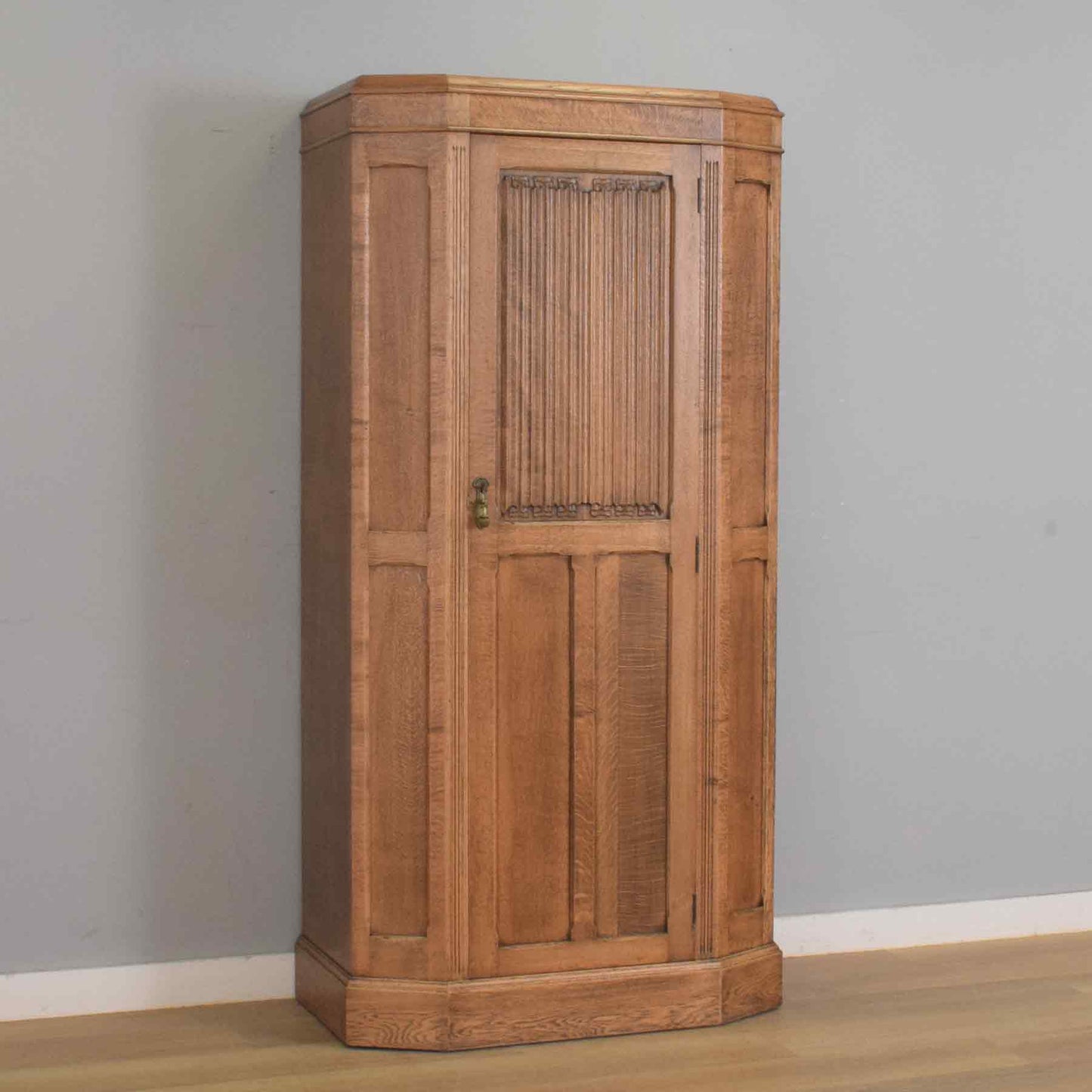 Linenfold Oak Hallrobe
