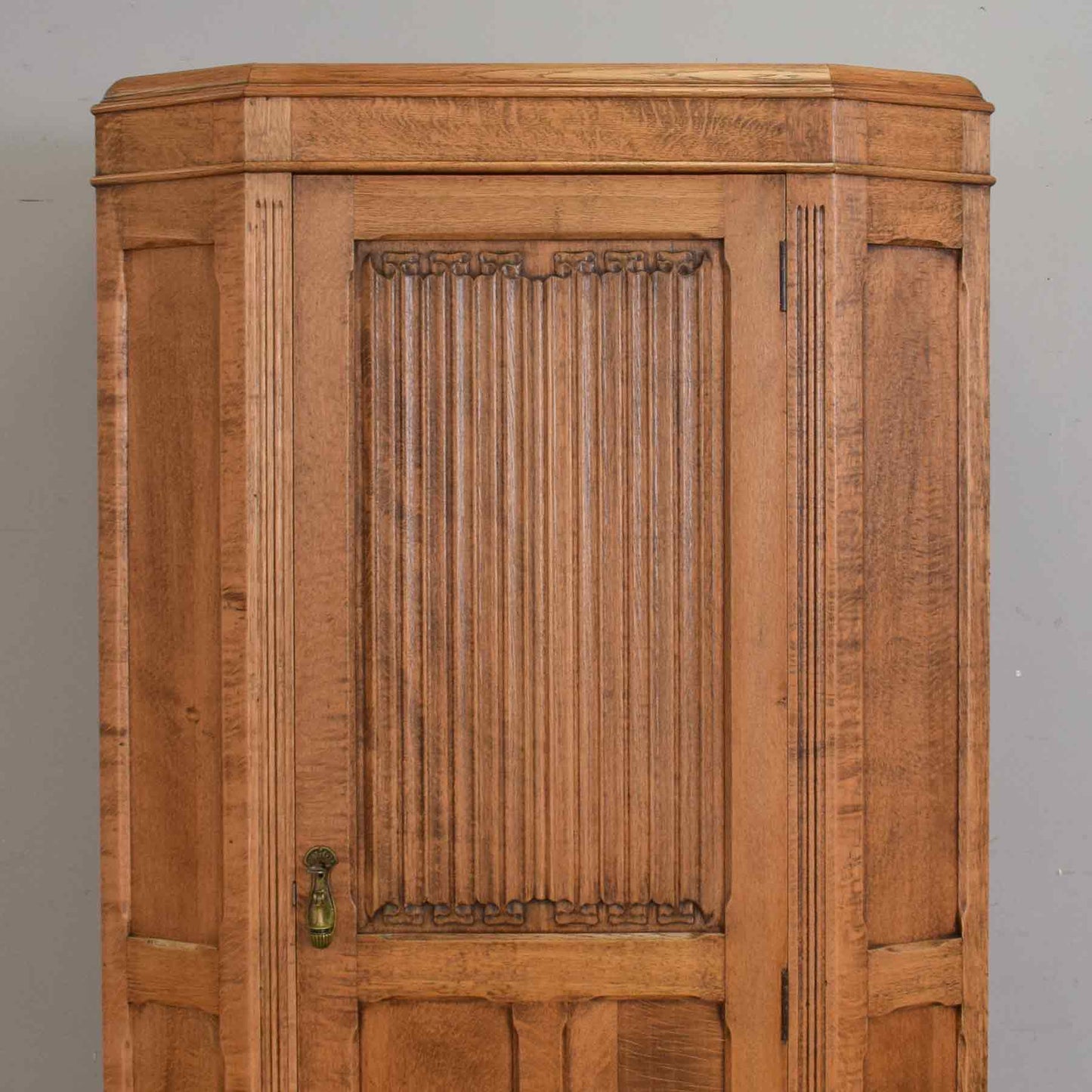 Linenfold Oak Hallrobe