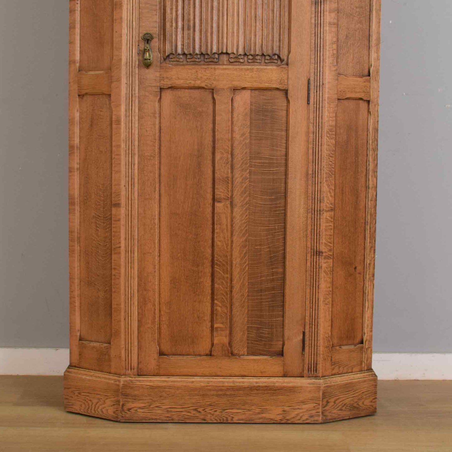 Linenfold Oak Hallrobe