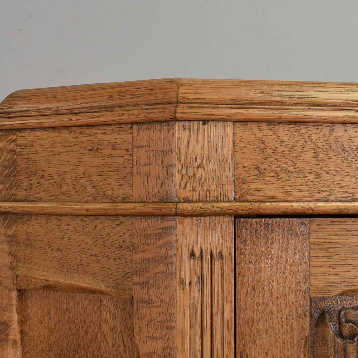 Linenfold Oak Hallrobe