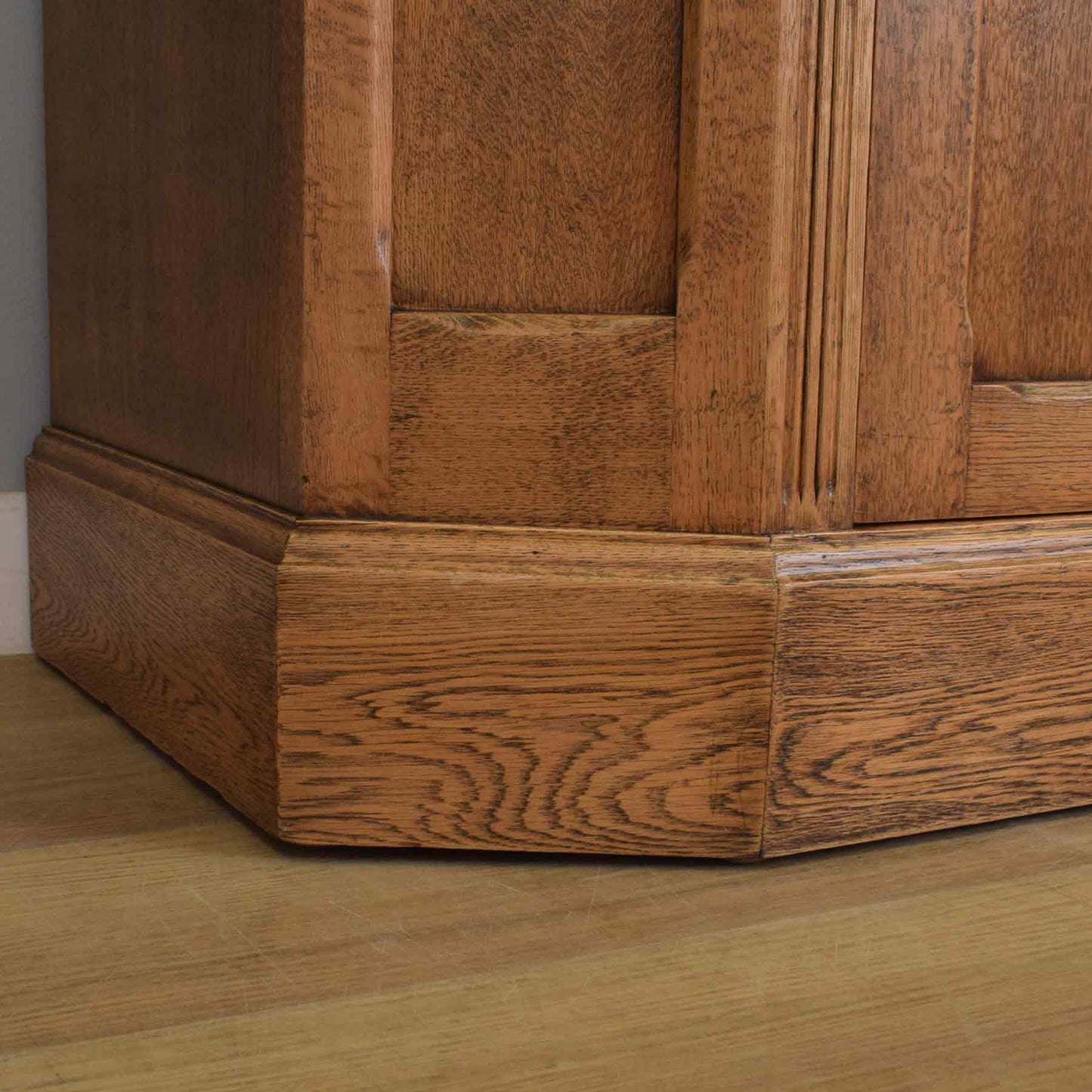 Linenfold Oak Hallrobe