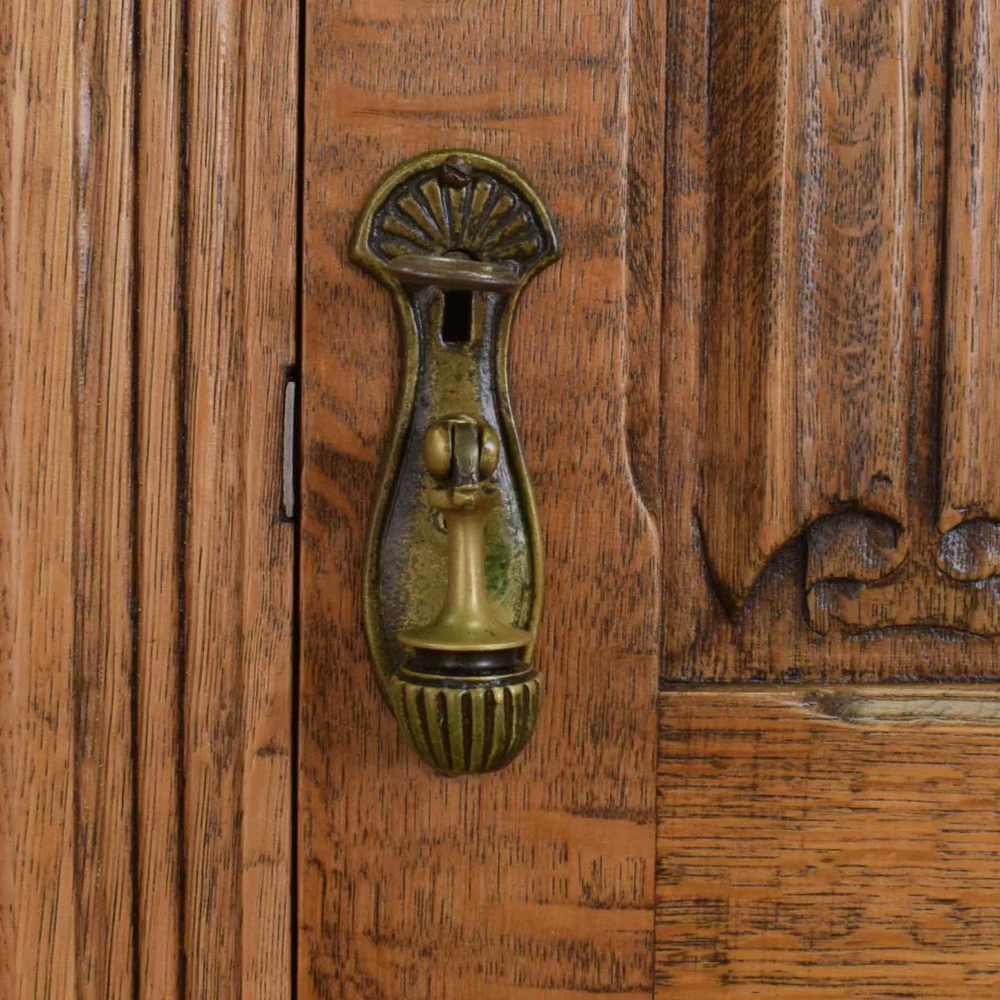 Linenfold Oak Hallrobe