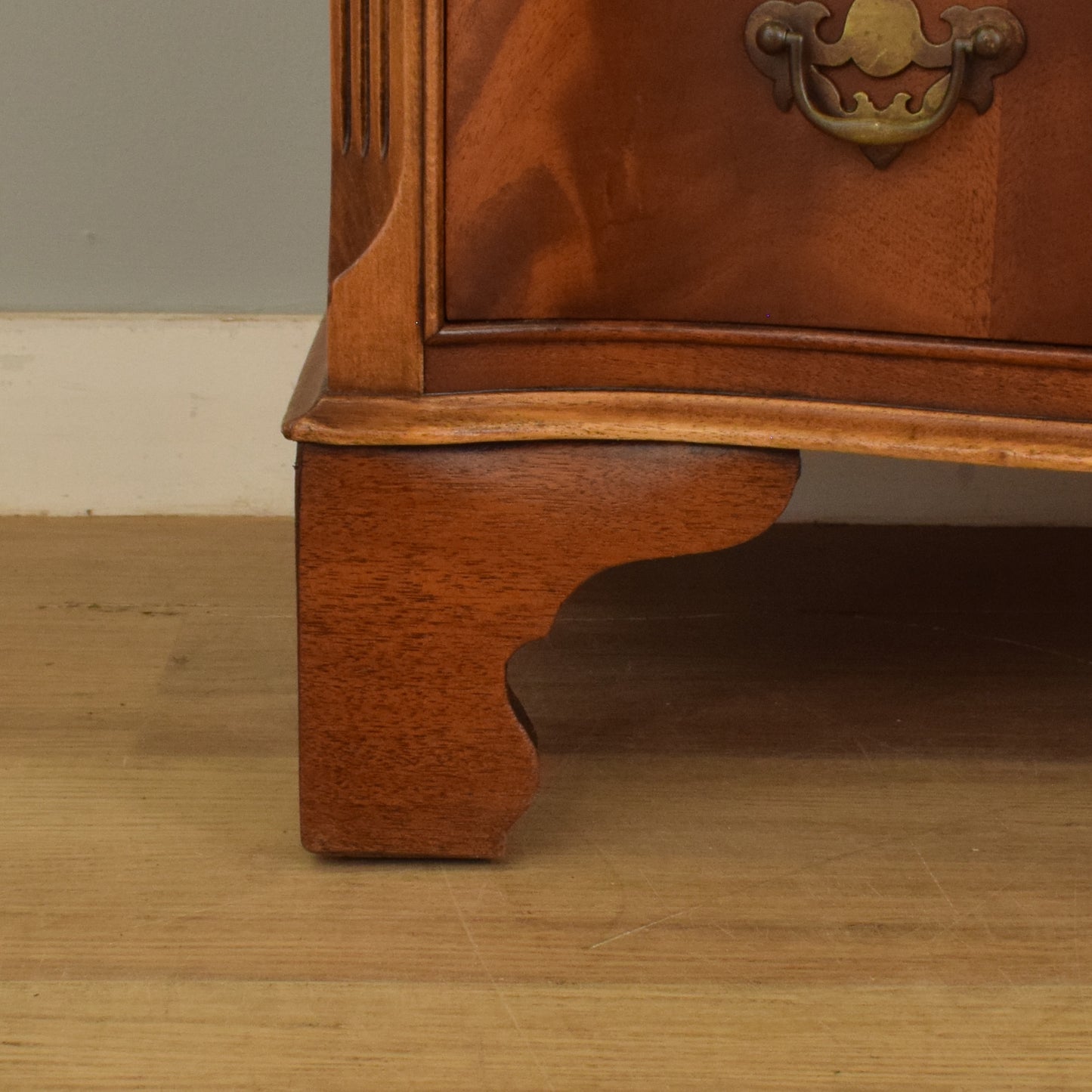 Mahogany Veneer Chest of Drawers