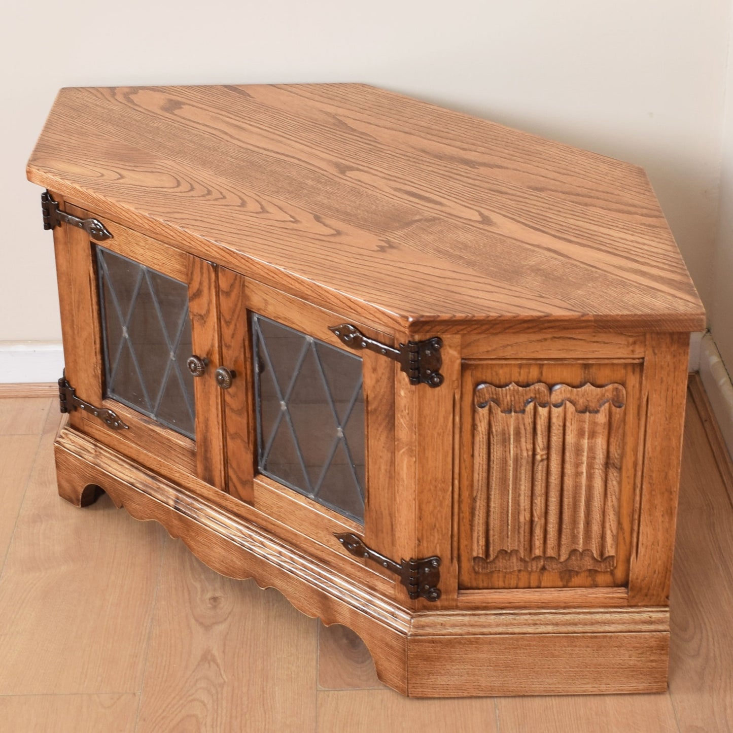 Old Charm TV Corner Unit