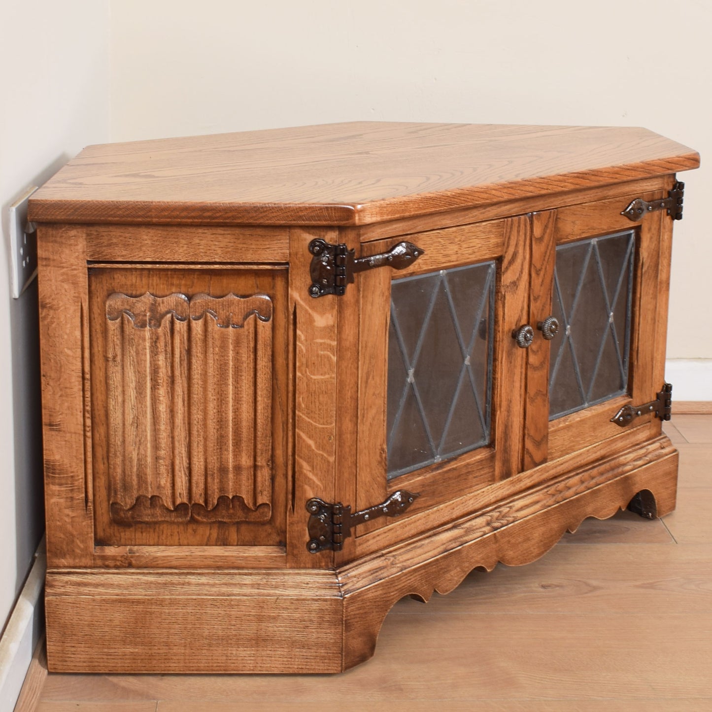 Old Charm TV Corner Unit