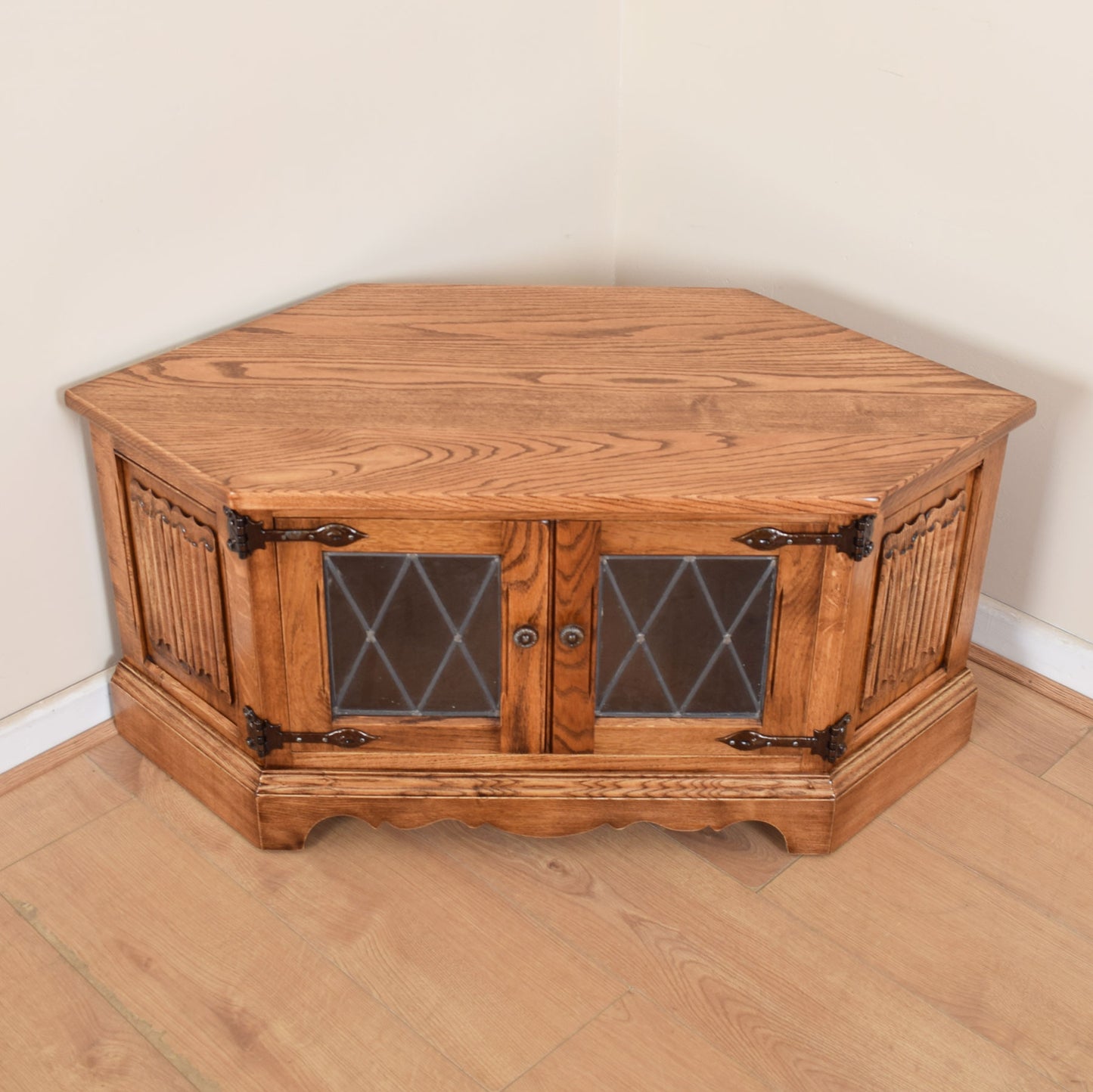 Old Charm TV Corner Unit