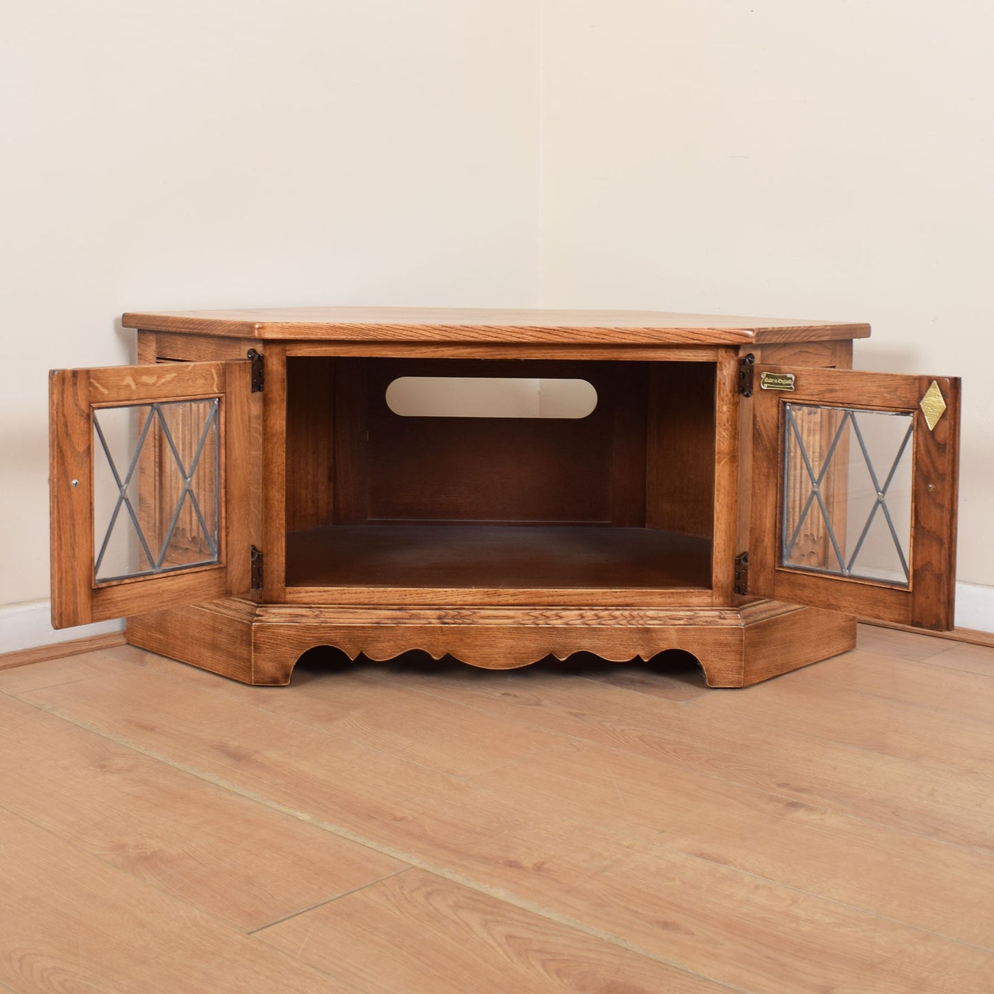 Old Charm TV Corner Unit