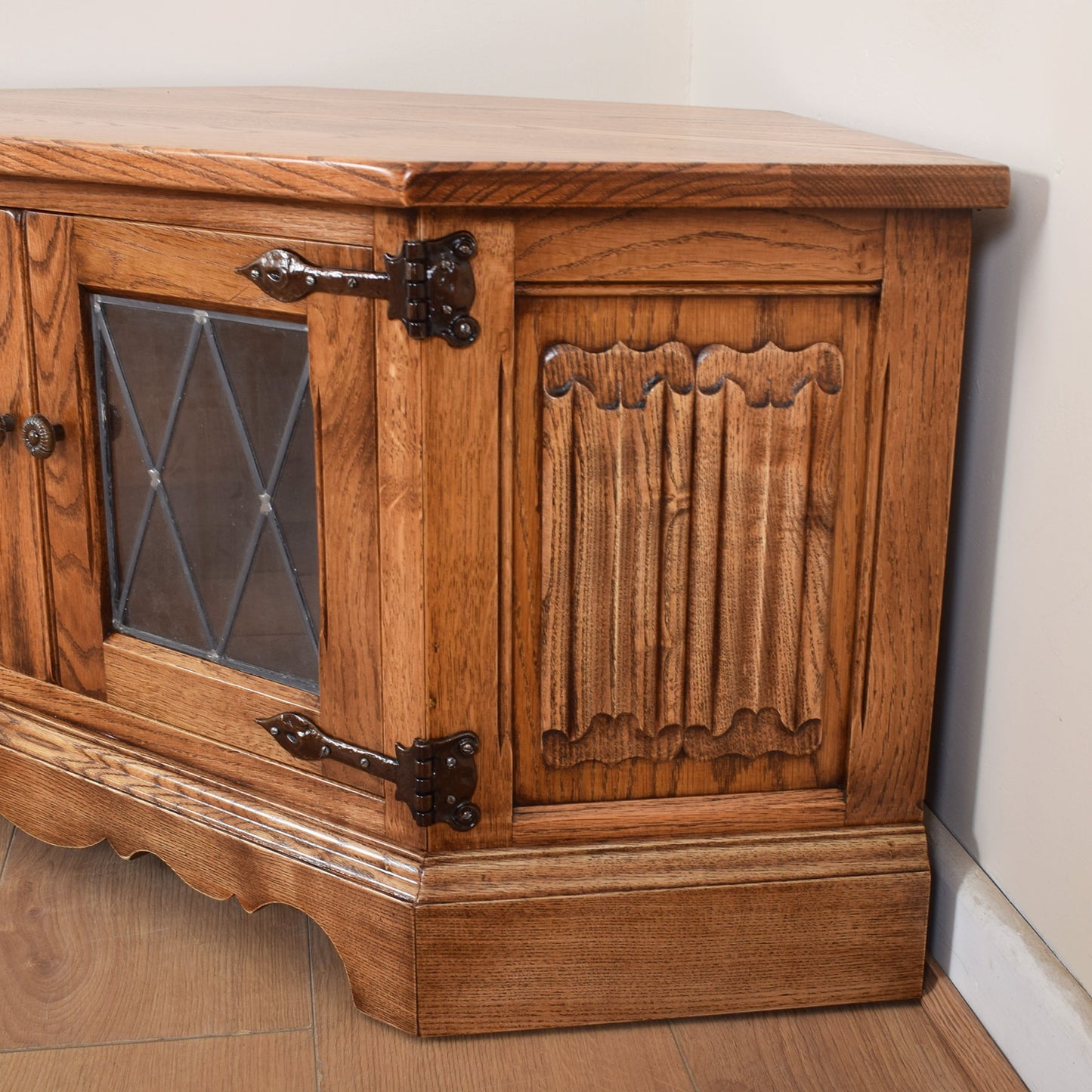 Old Charm TV Corner Unit