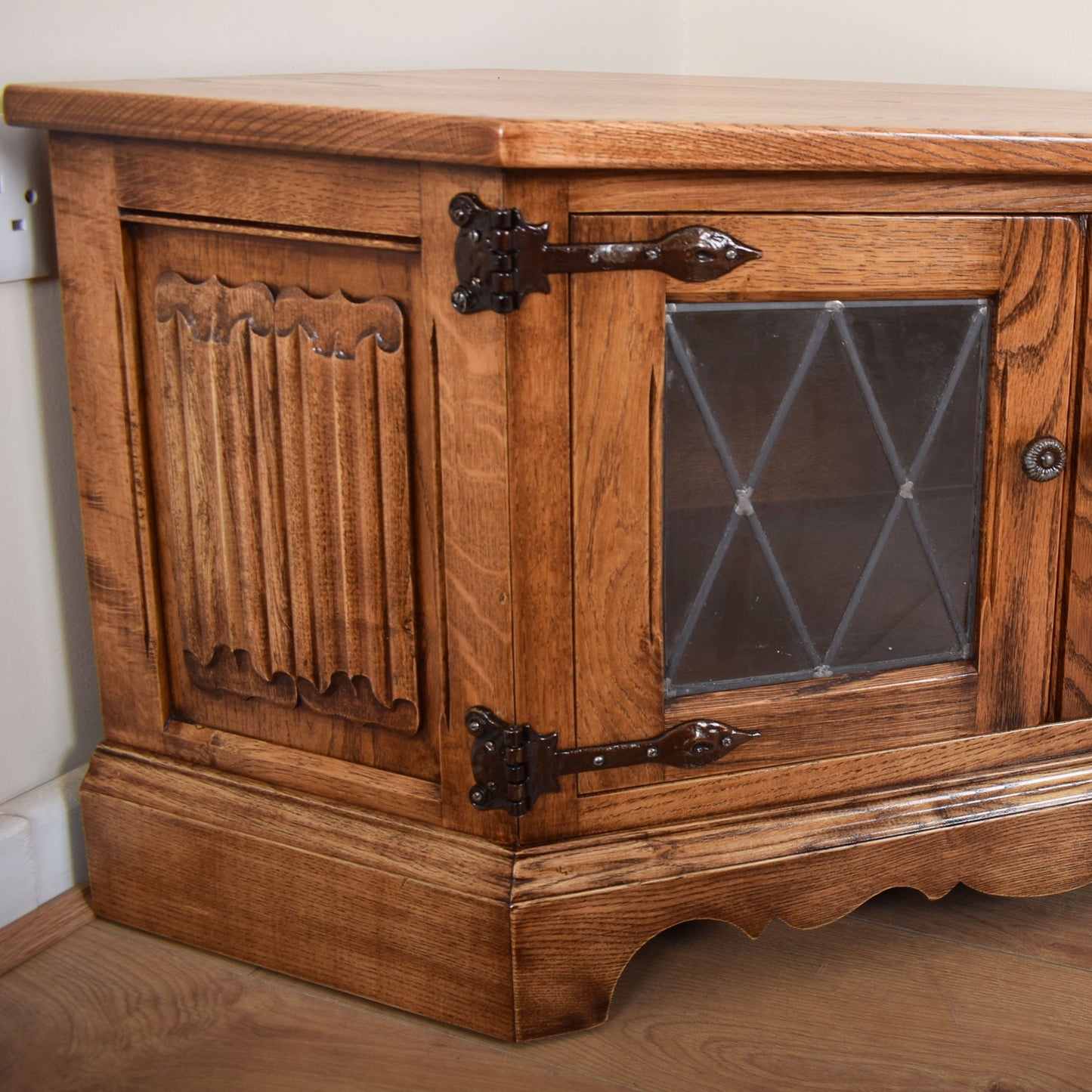 Old Charm TV Corner Unit