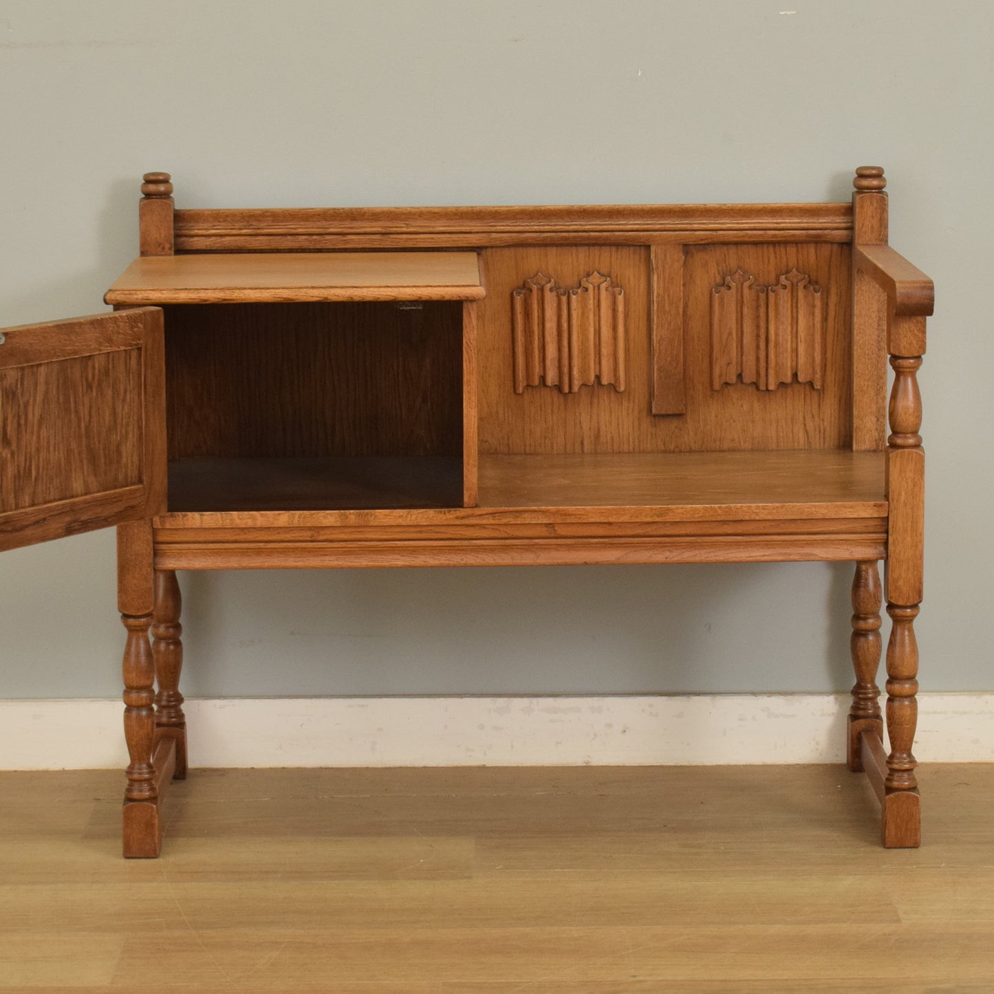 'Old Charm' Telephone Table