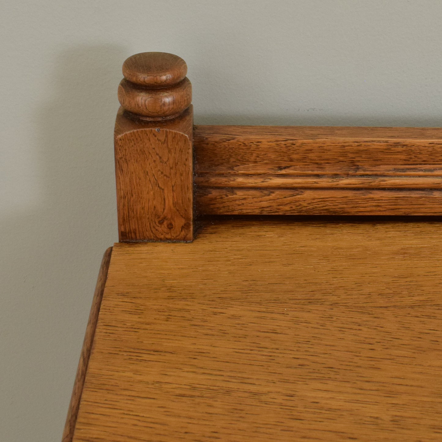 'Old Charm' Telephone Table