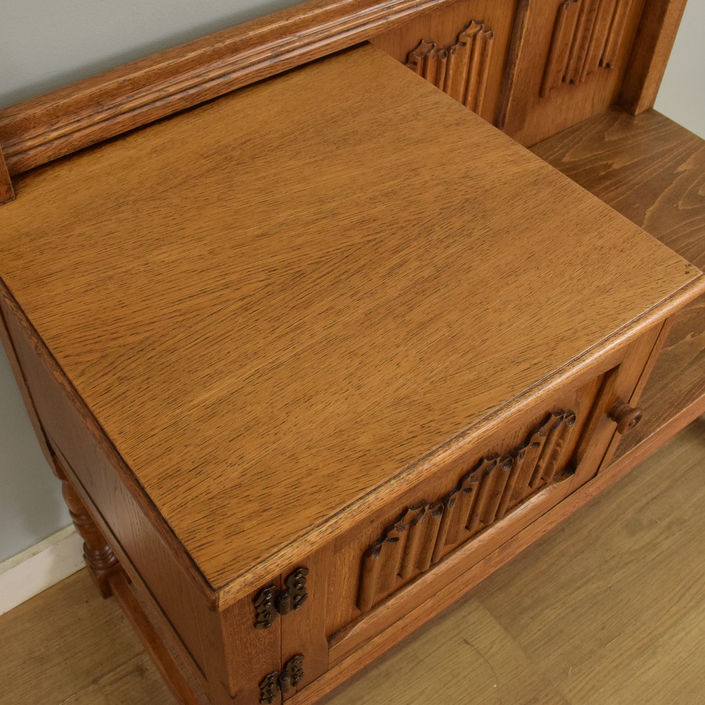 'Old Charm' Telephone Table