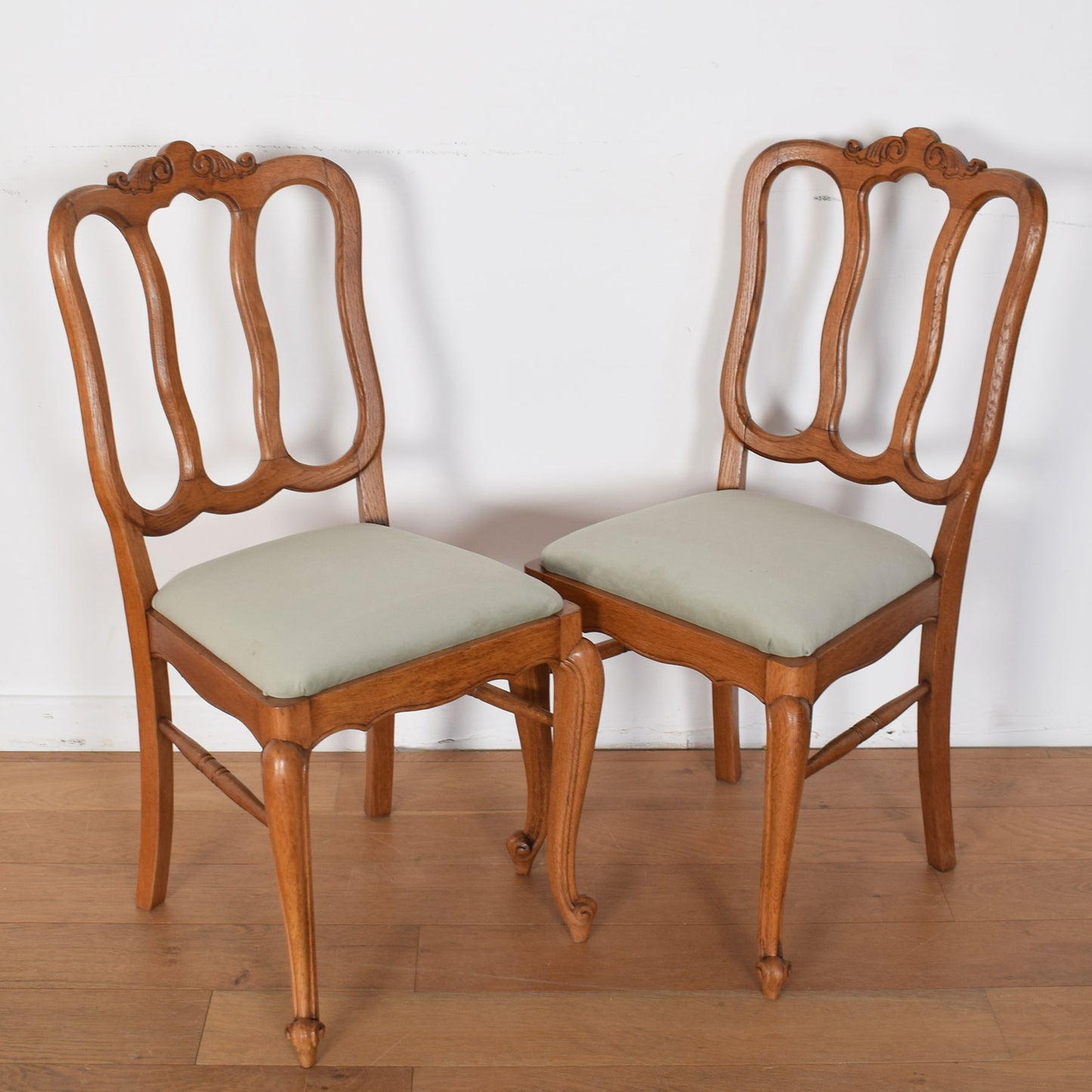French Extending Dining Table with Six Chairs