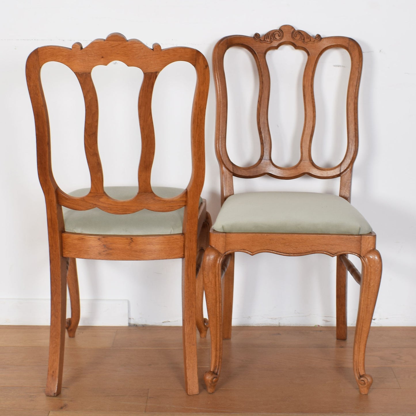 French Extending Dining Table with Six Chairs