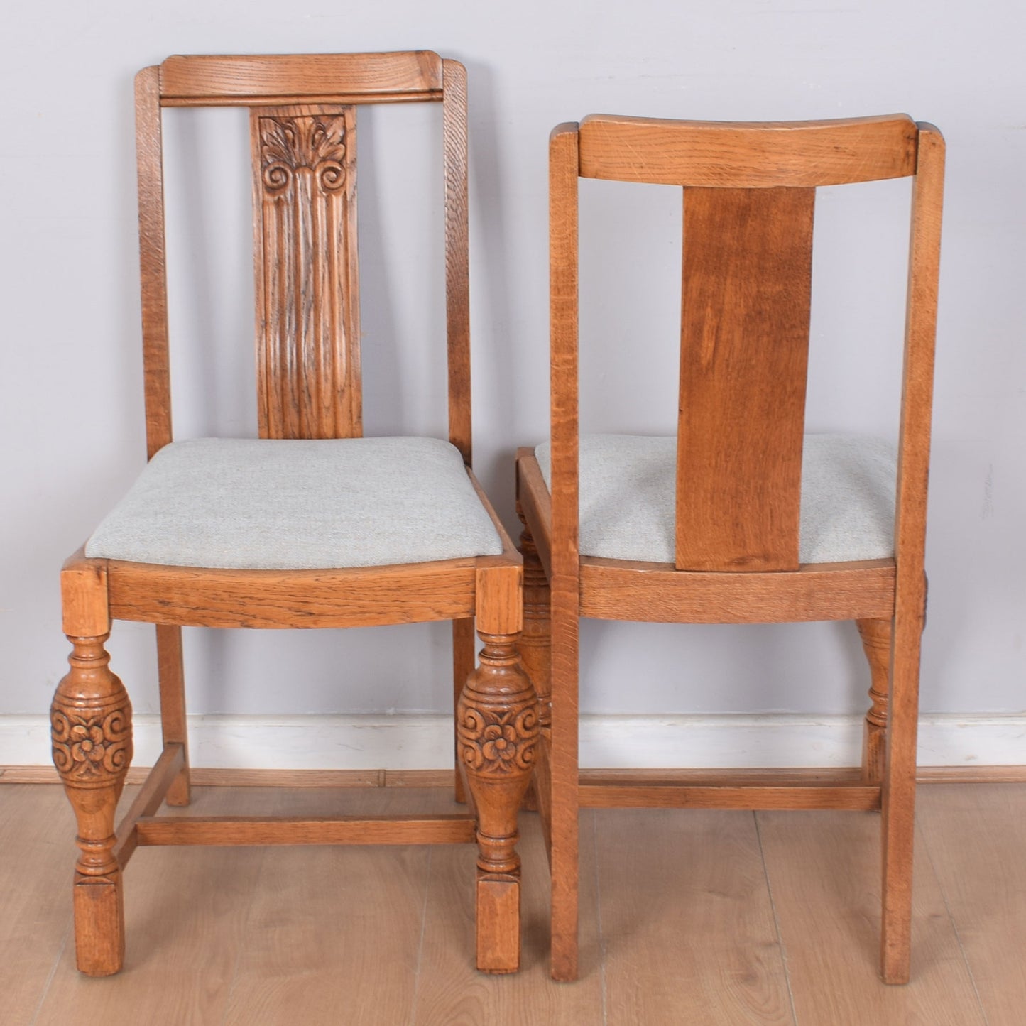 Oak Draw-Leaf Table with Four Chairs