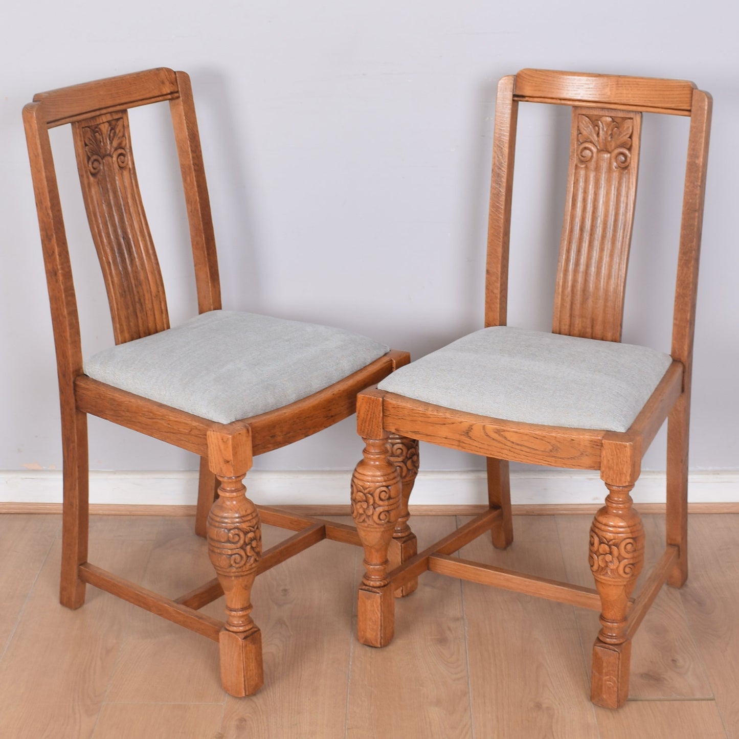 Oak Draw-Leaf Table with Four Chairs