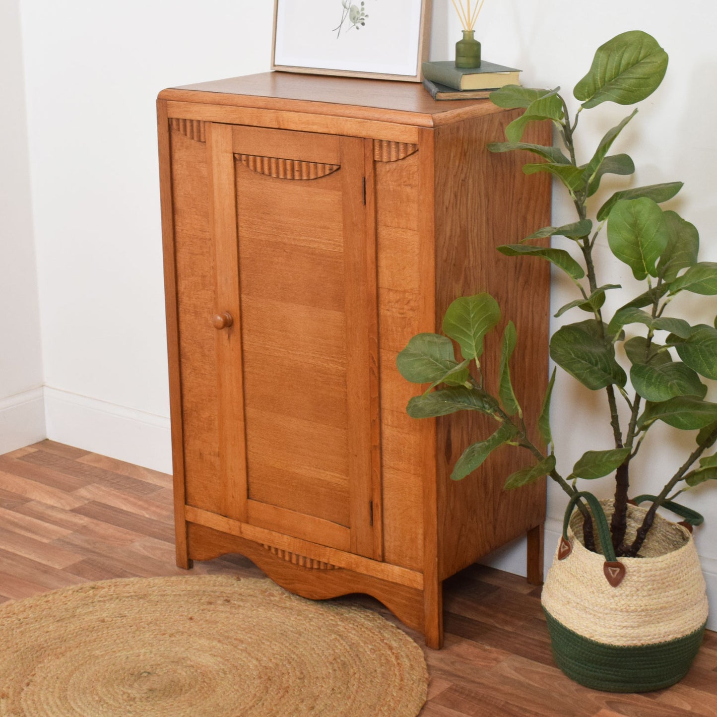 Small oak cupboard