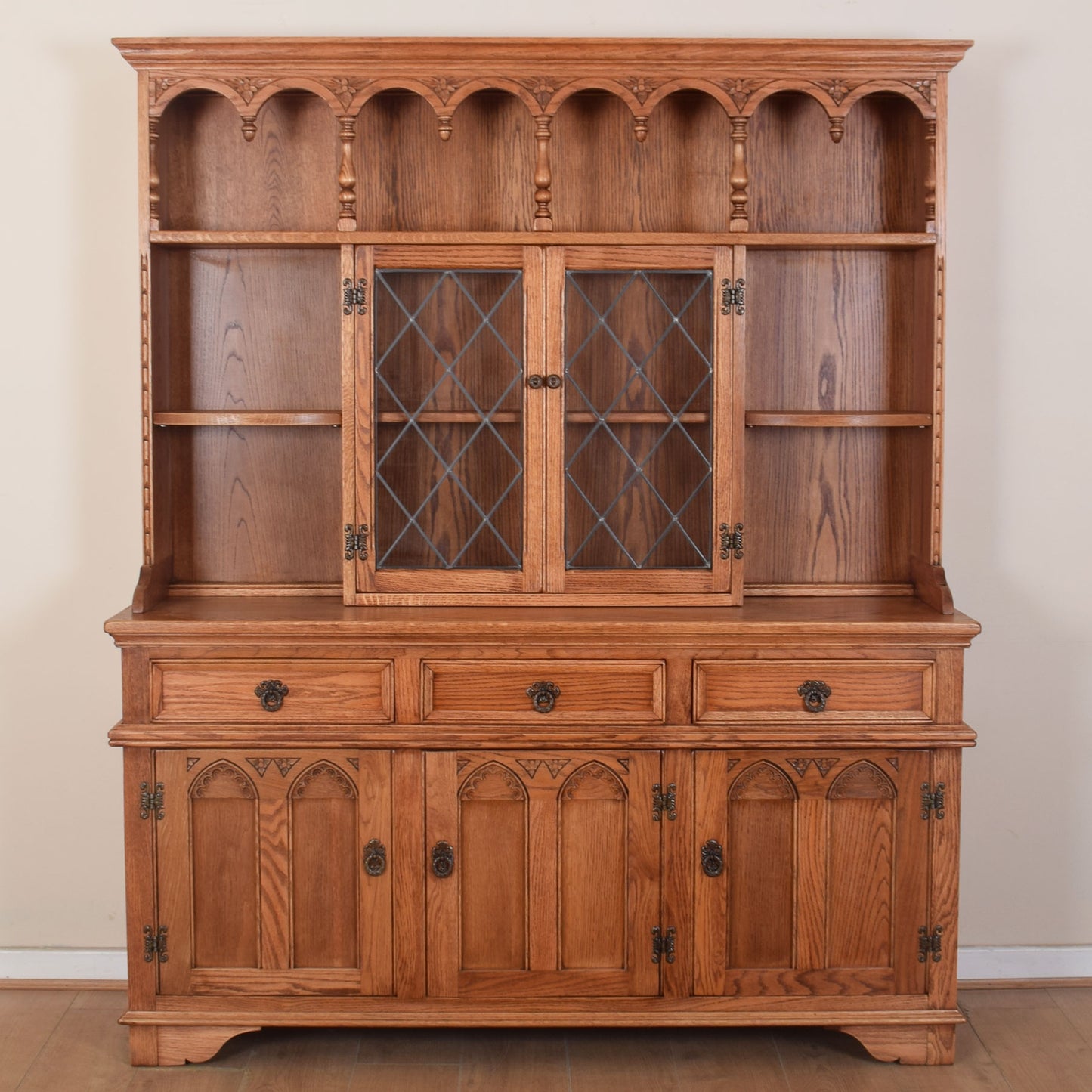 Old Charm Dresser Display Unit