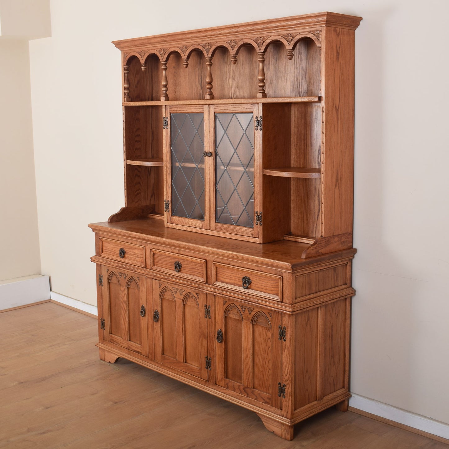 Old Charm Dresser Display Unit