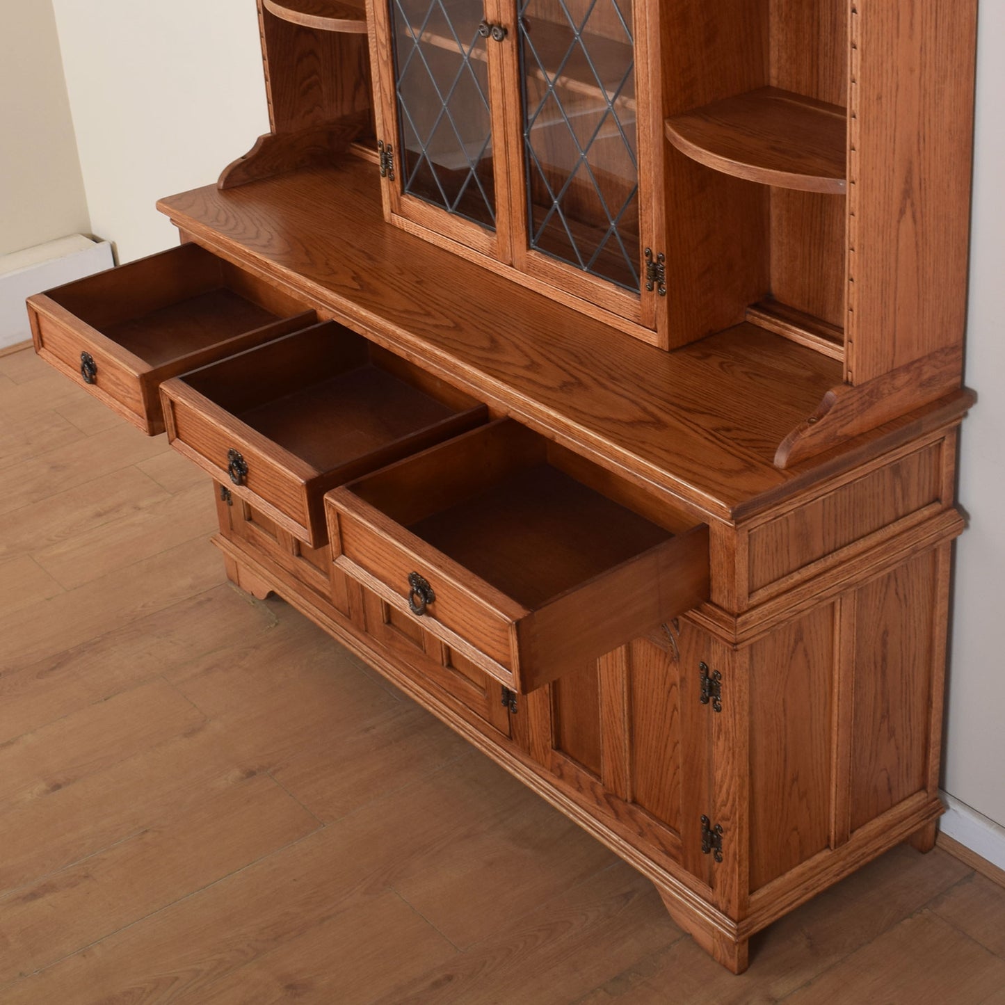 Old Charm Dresser Display Unit