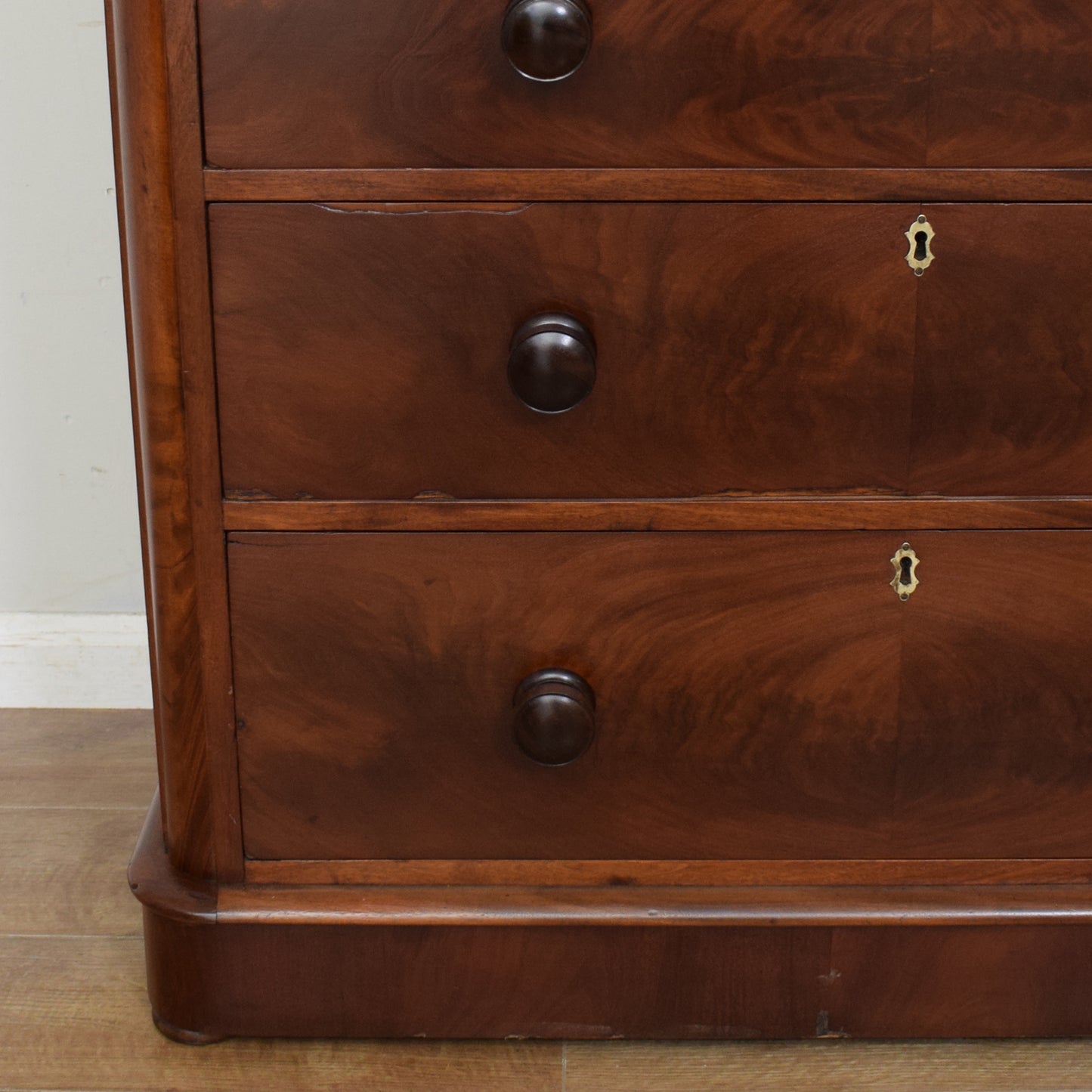 Antique Victorian Chest Of Drawers