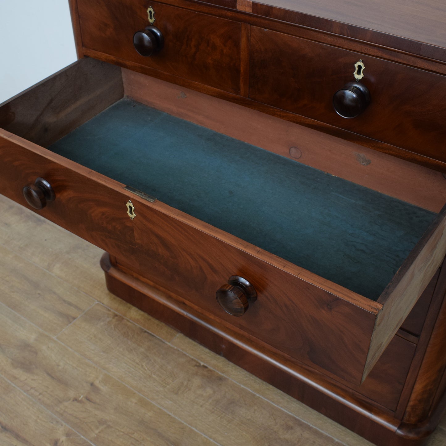 Antique Victorian Chest Of Drawers